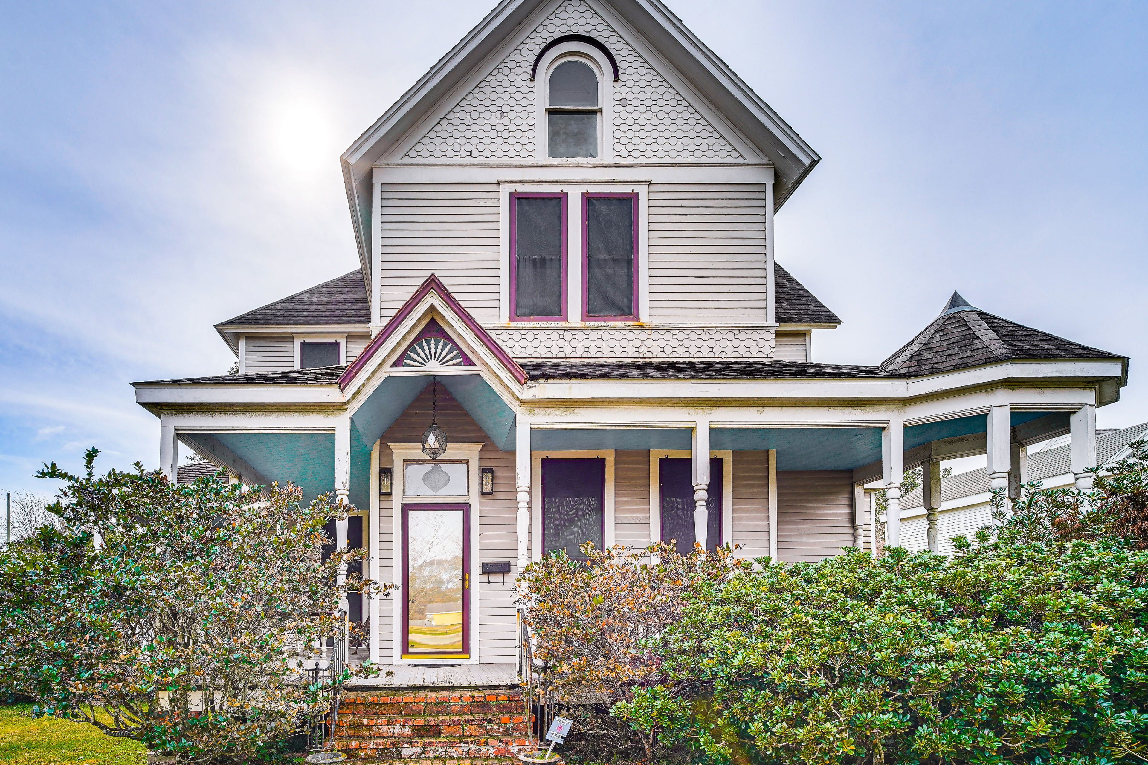 Jeanerette Vacation Rental | 2BR | 2.5BA | 4 Steps to Enter | 2,300 Sq Ft