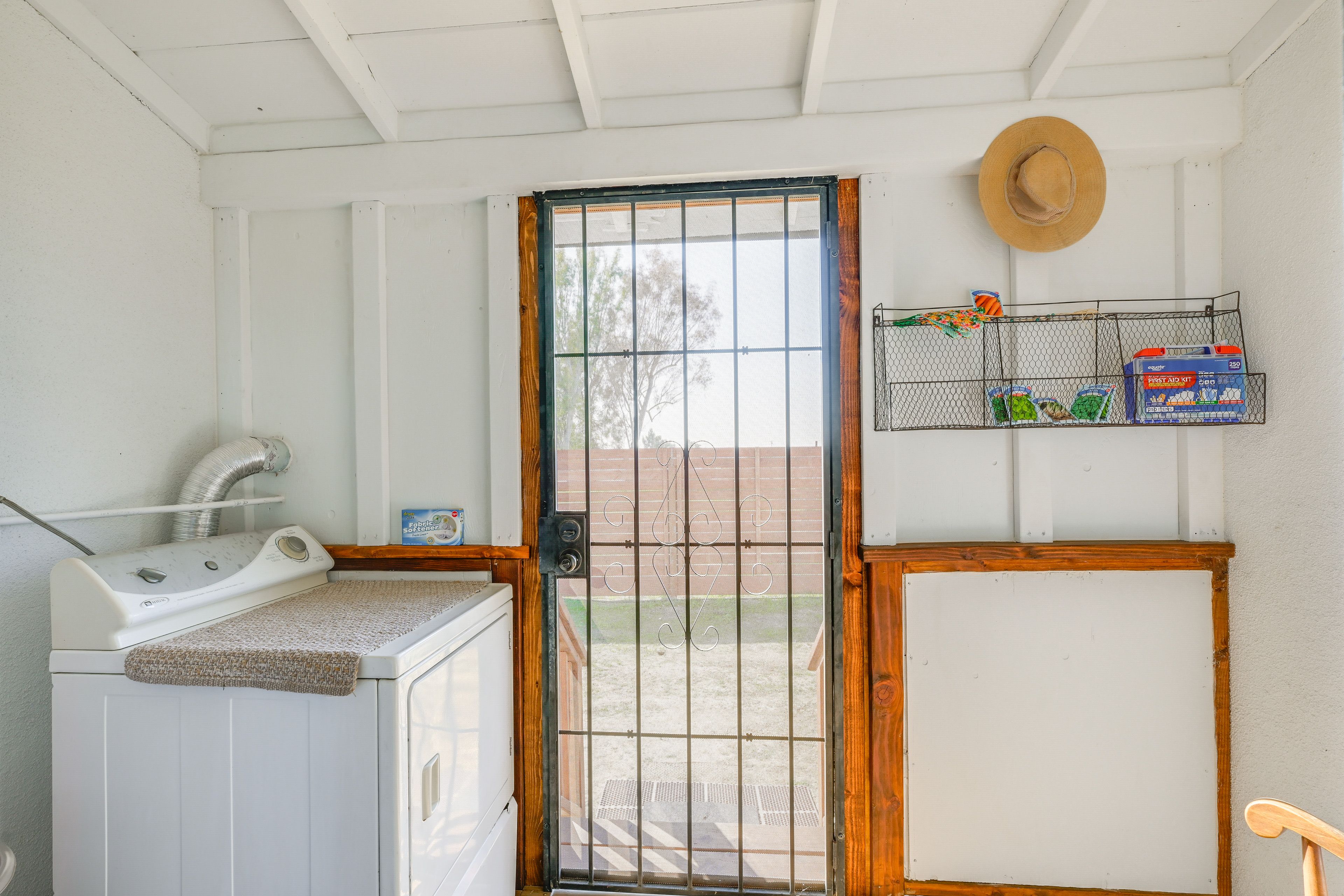 Laundry Area | Washer/Dryer | Hangers | Iron/Board | Trash Bags/Paper Towels