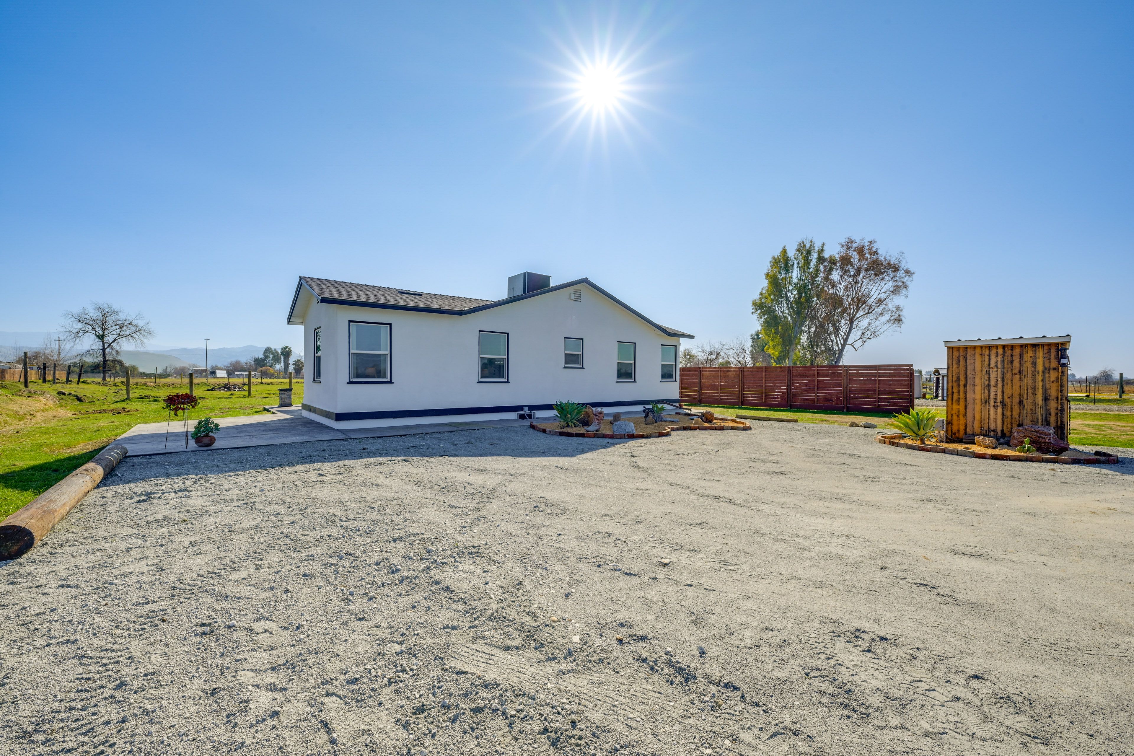 Exterior | Parking | Driveway (3 Vehicles) | Trailer/Boat Parking Allowed