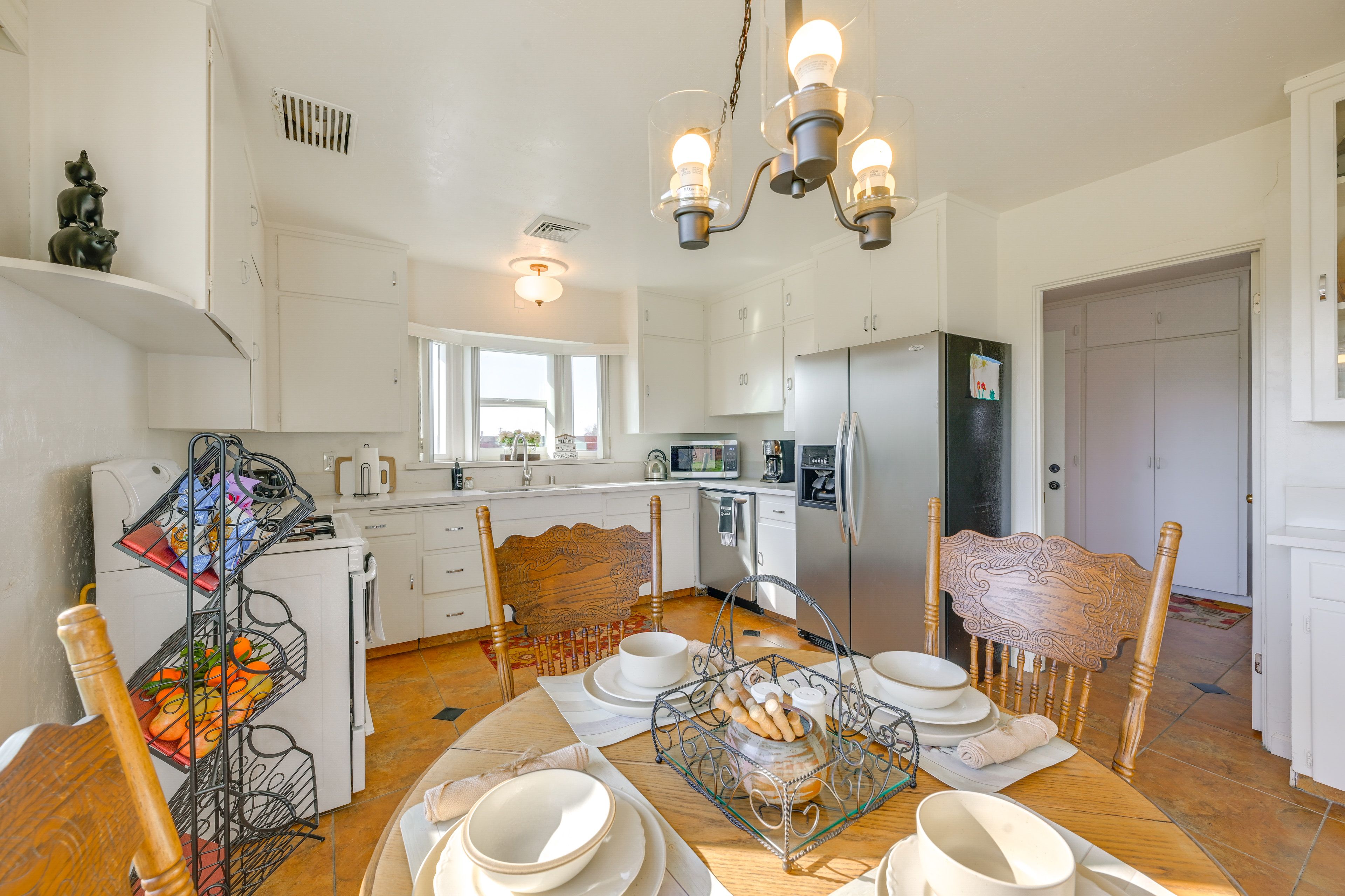 Dining Area | Dishware/Flatware