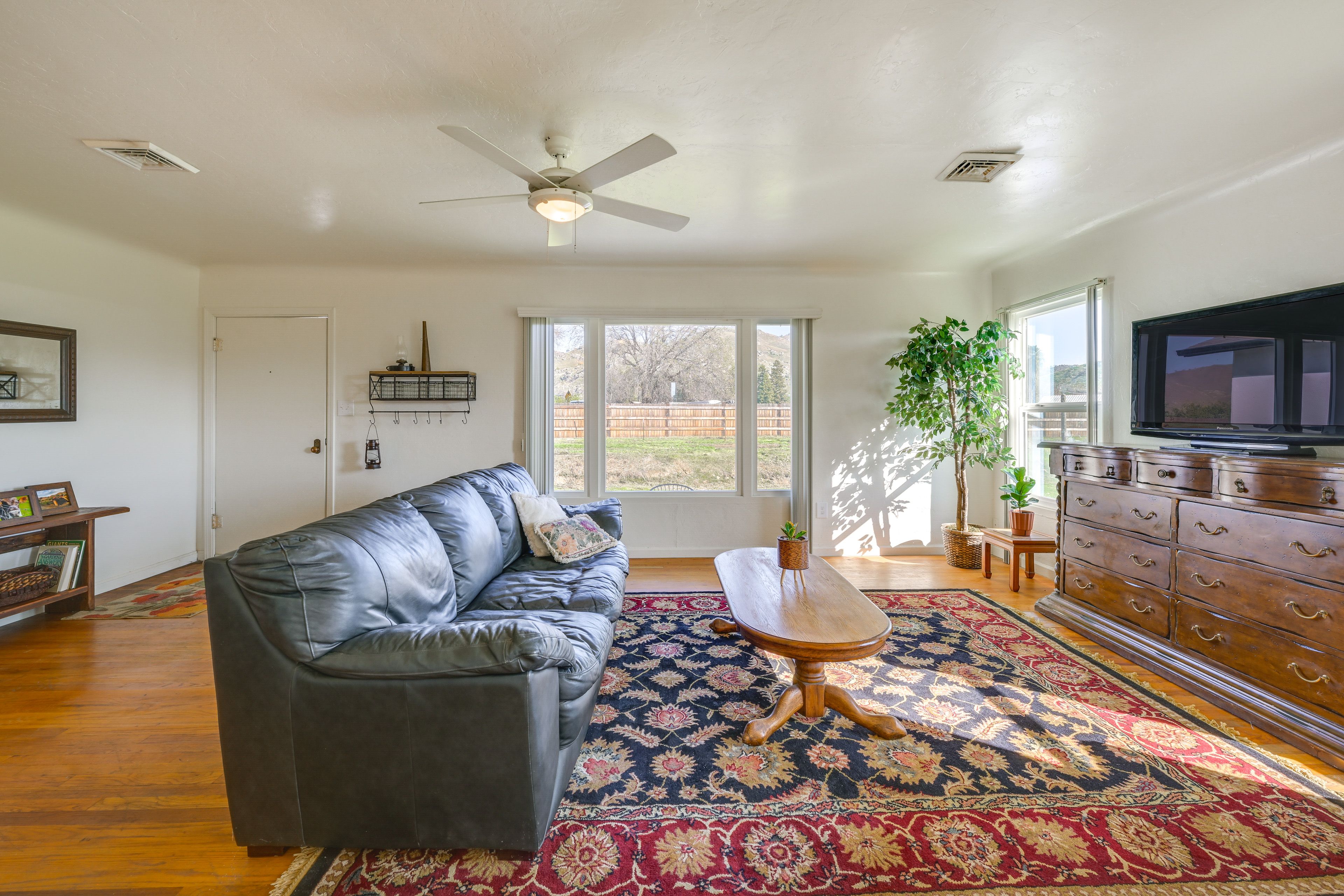 Woodlake Vacation Rental | 2BR | 1BA | 1,270 Sq Ft | 5 Steps to Enter