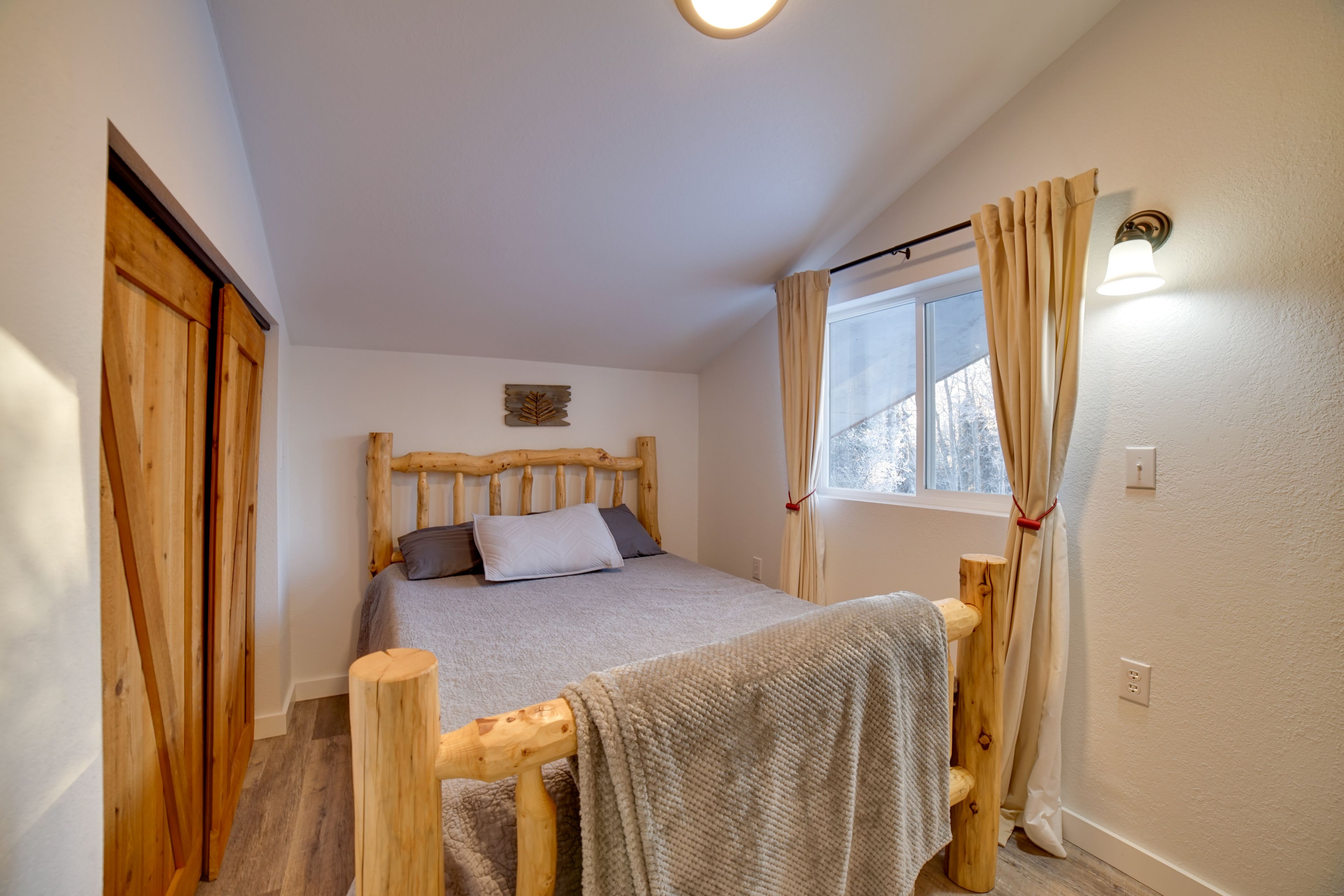 Bedroom 2 | Full Bed | 2nd Floor