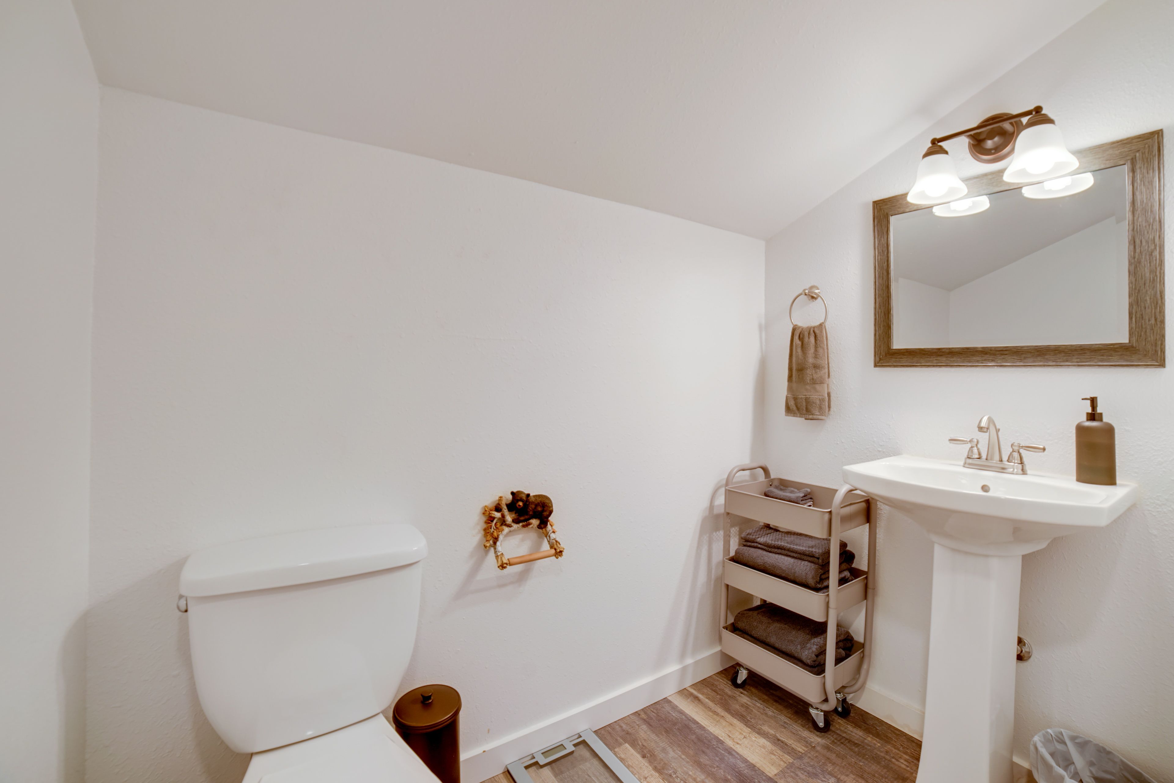 Full Bathroom | 2nd Floor