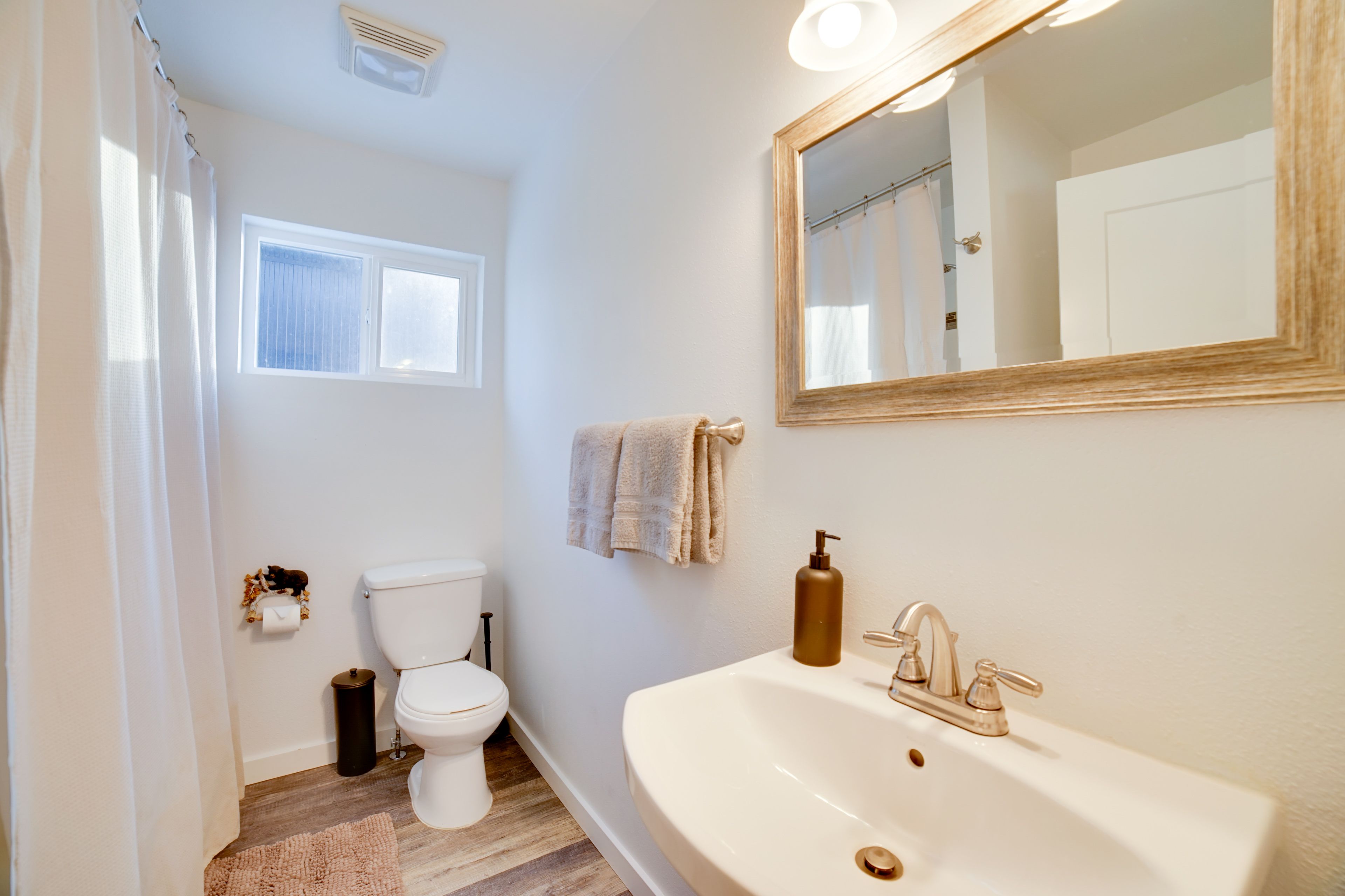 Full Bathroom | 1st Floor