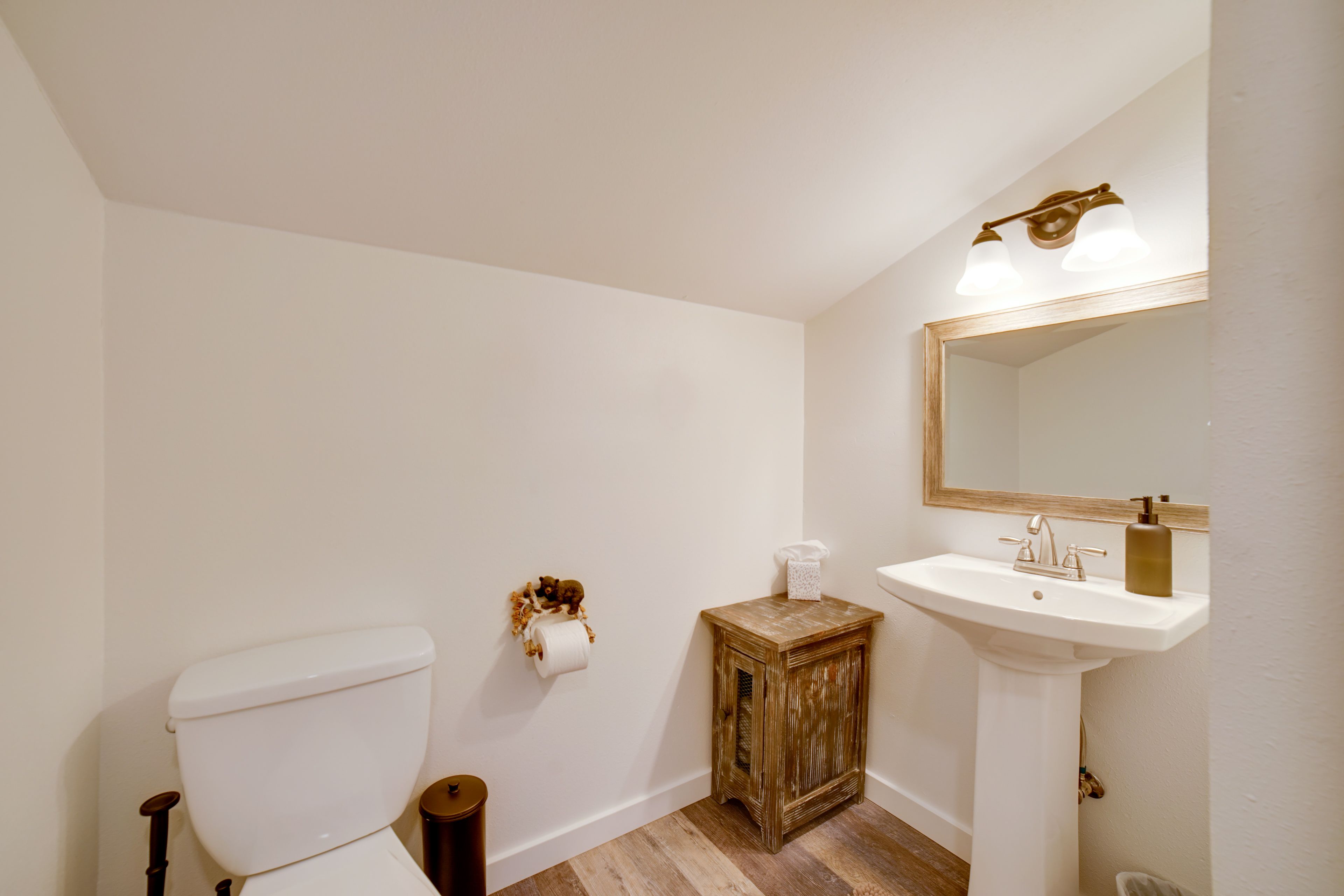 Full Bathroom | 2nd Floor