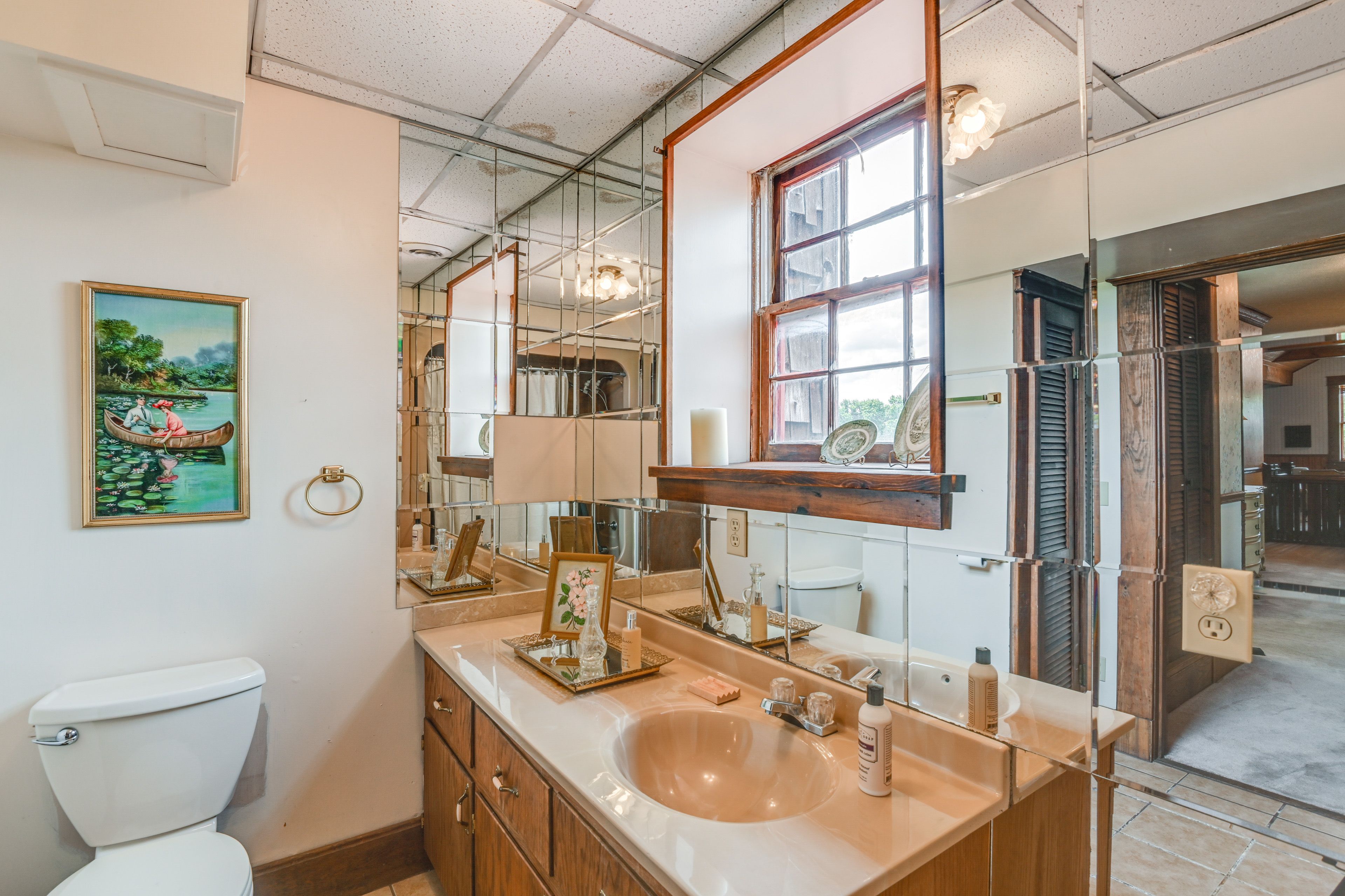 Full Bathroom | 2nd Floor