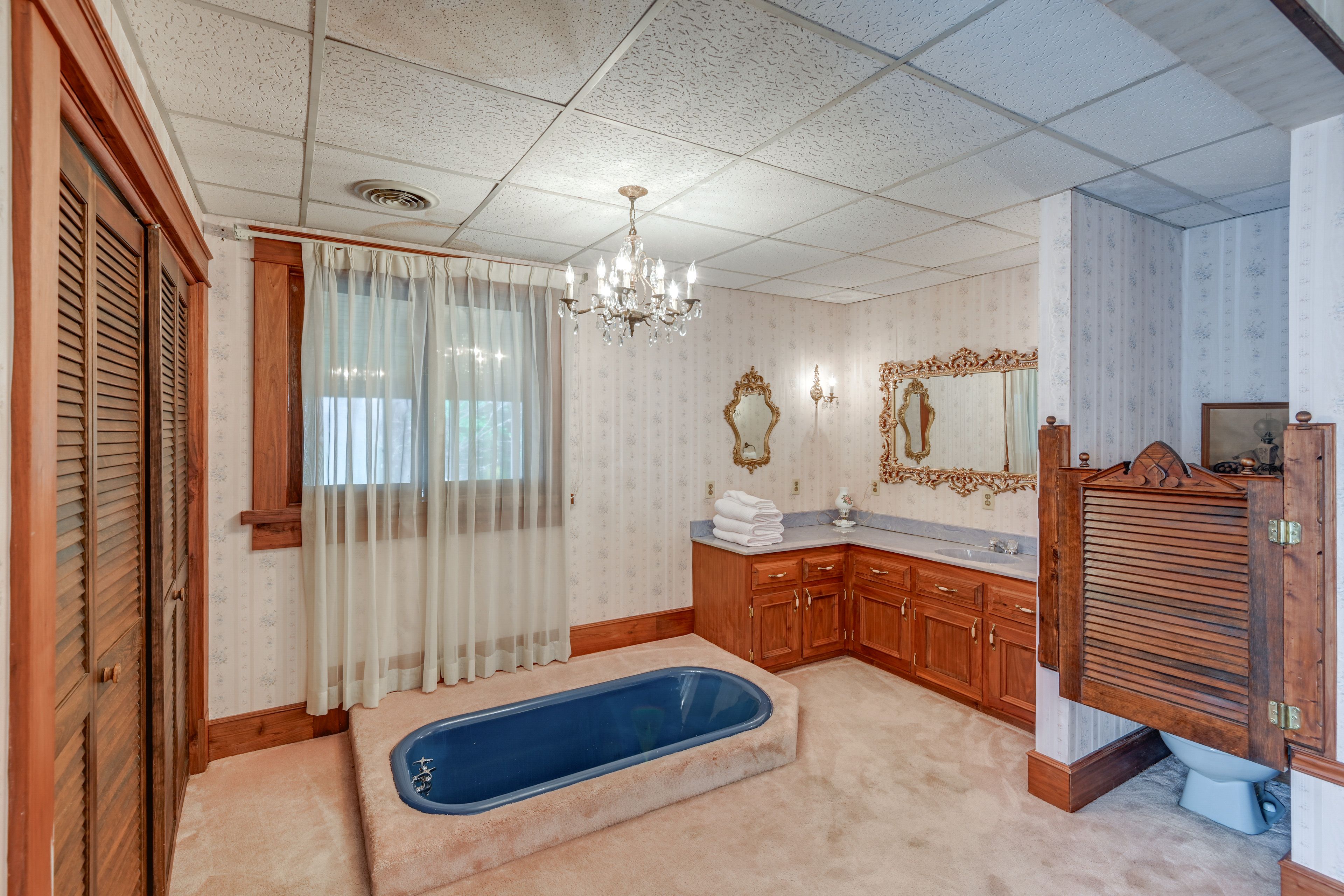 En-Suite Bathroom | 1st Floor | Towels Provided