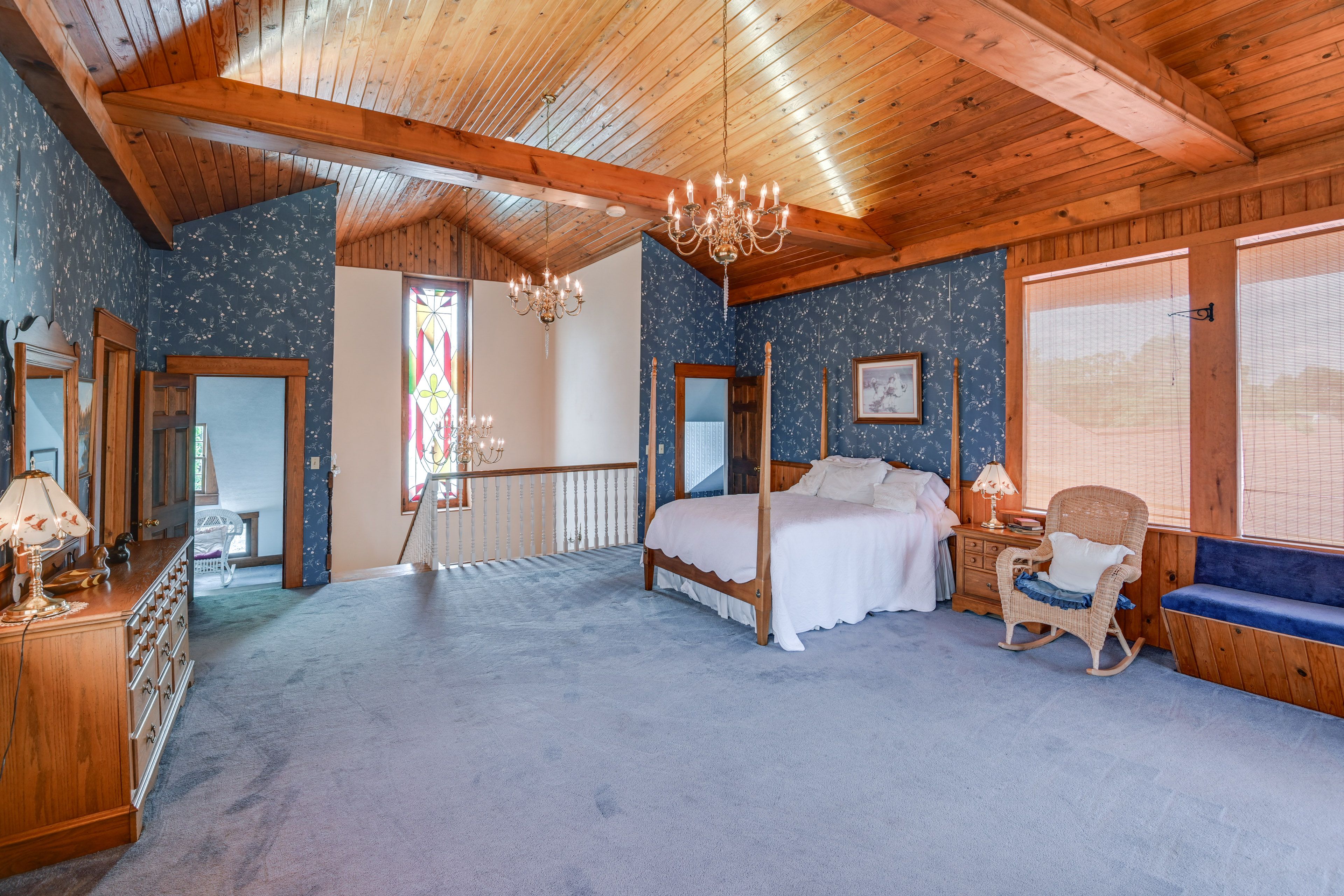 Loft | 3rd Floor | Queen Bed | Wood-Burning Fireplace