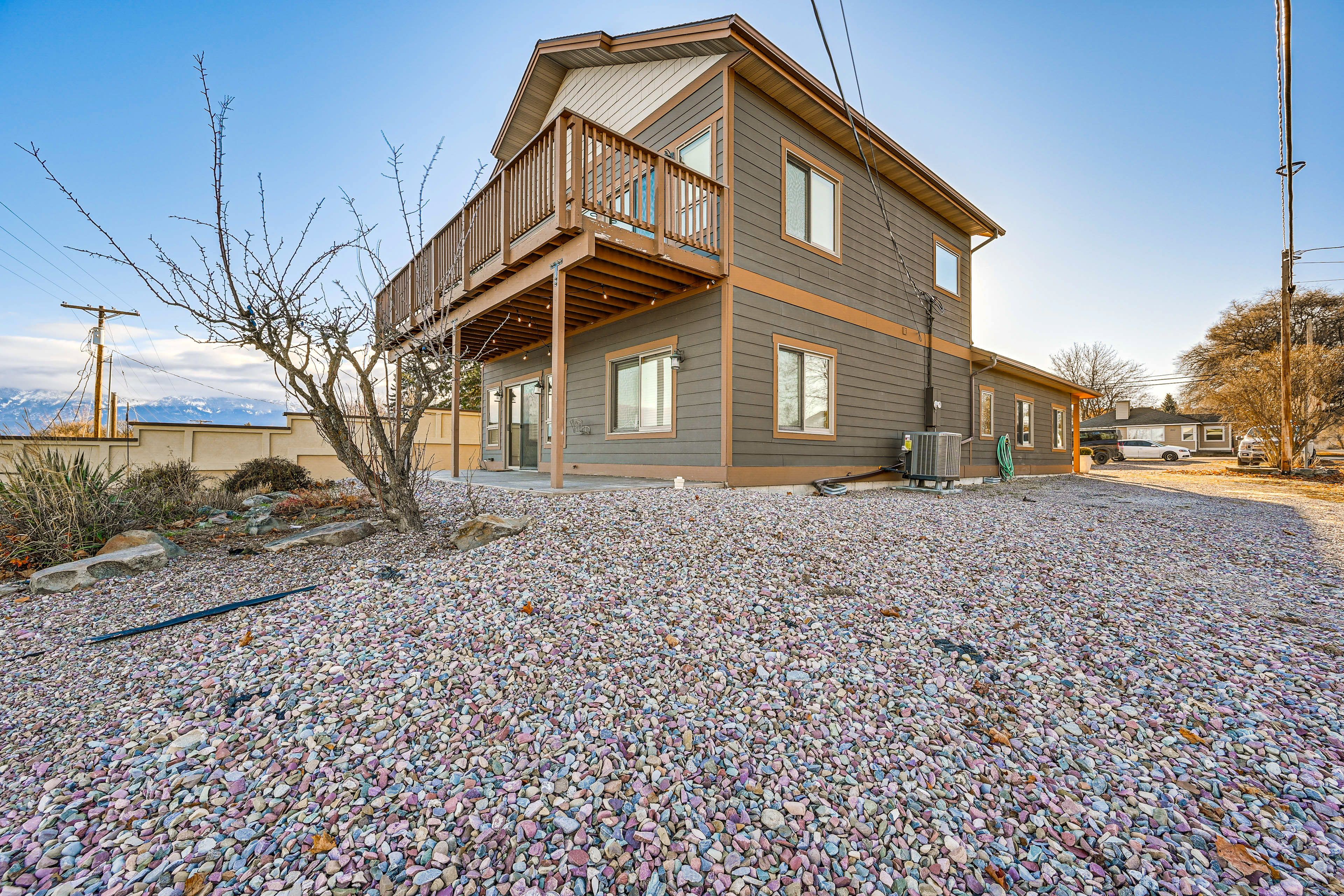 Parking | Gravel Driveway (2 Vehicles)