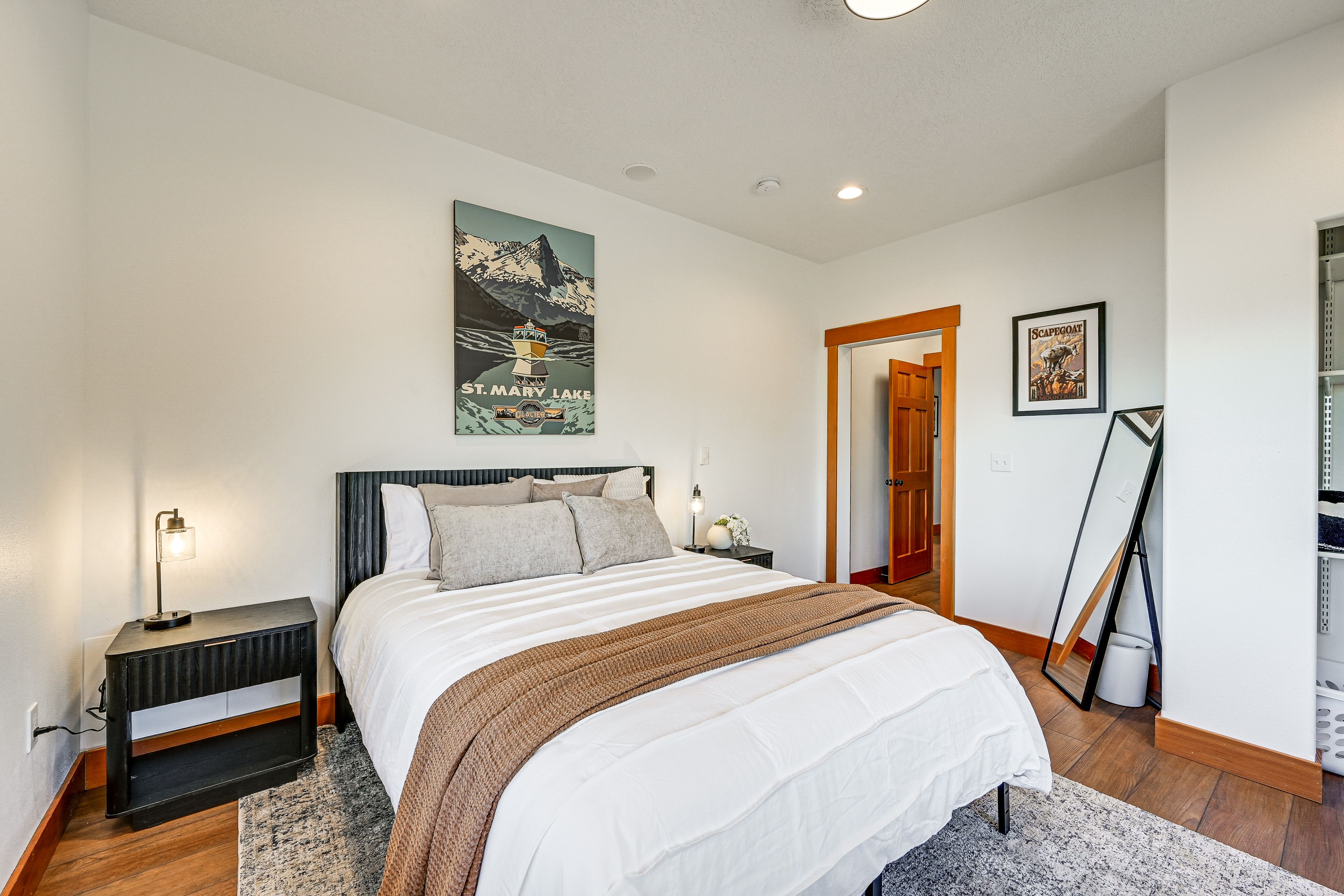 Bedroom 1 | Queen Bed | 1st Floor