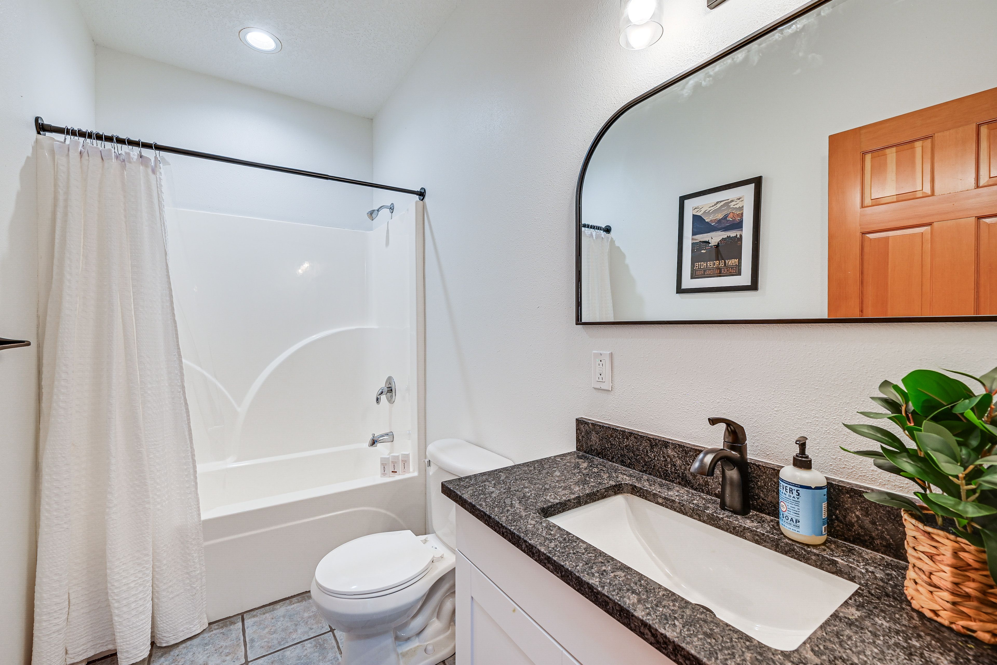 Full Bathroom | 2nd Floor