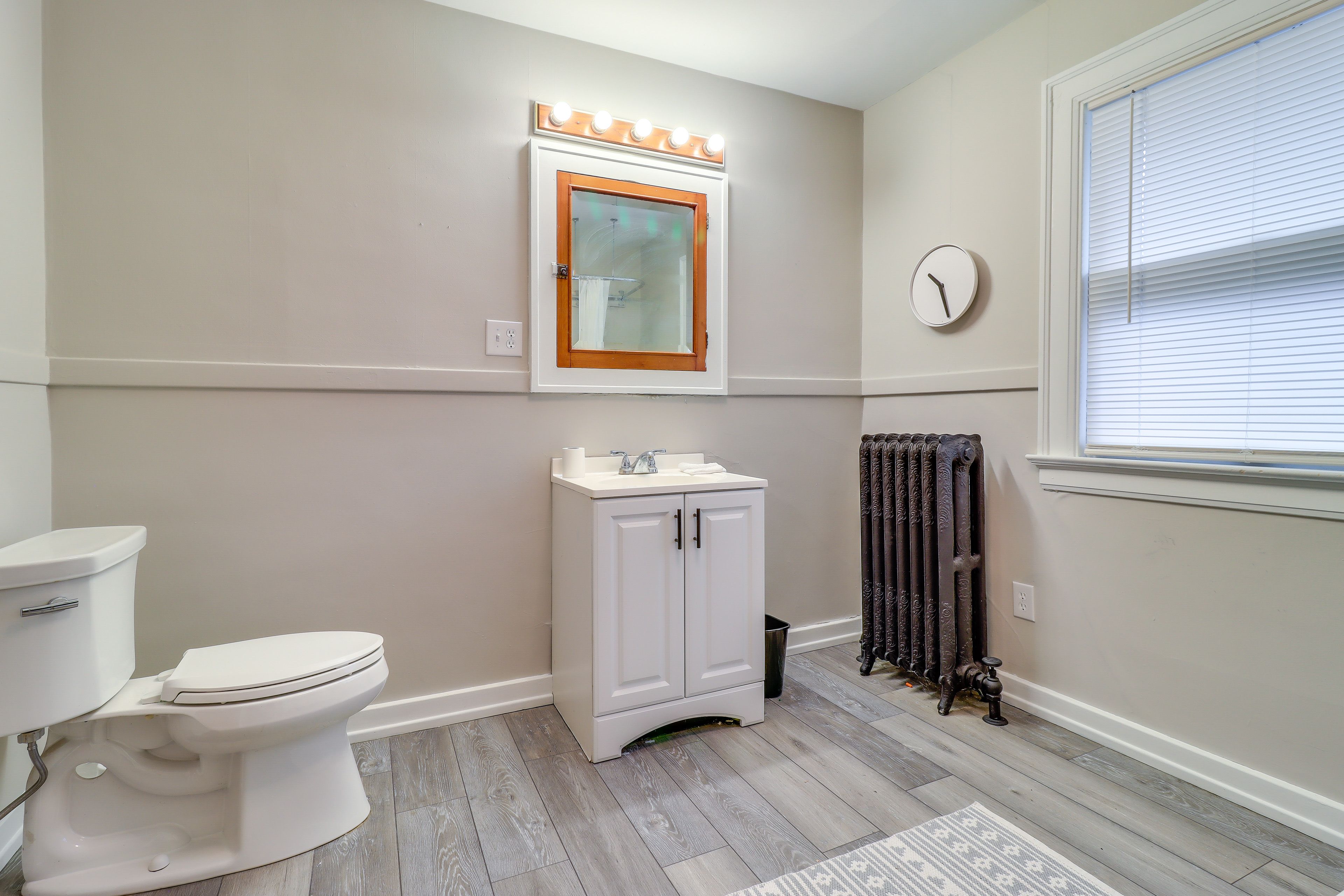 Full Bathroom