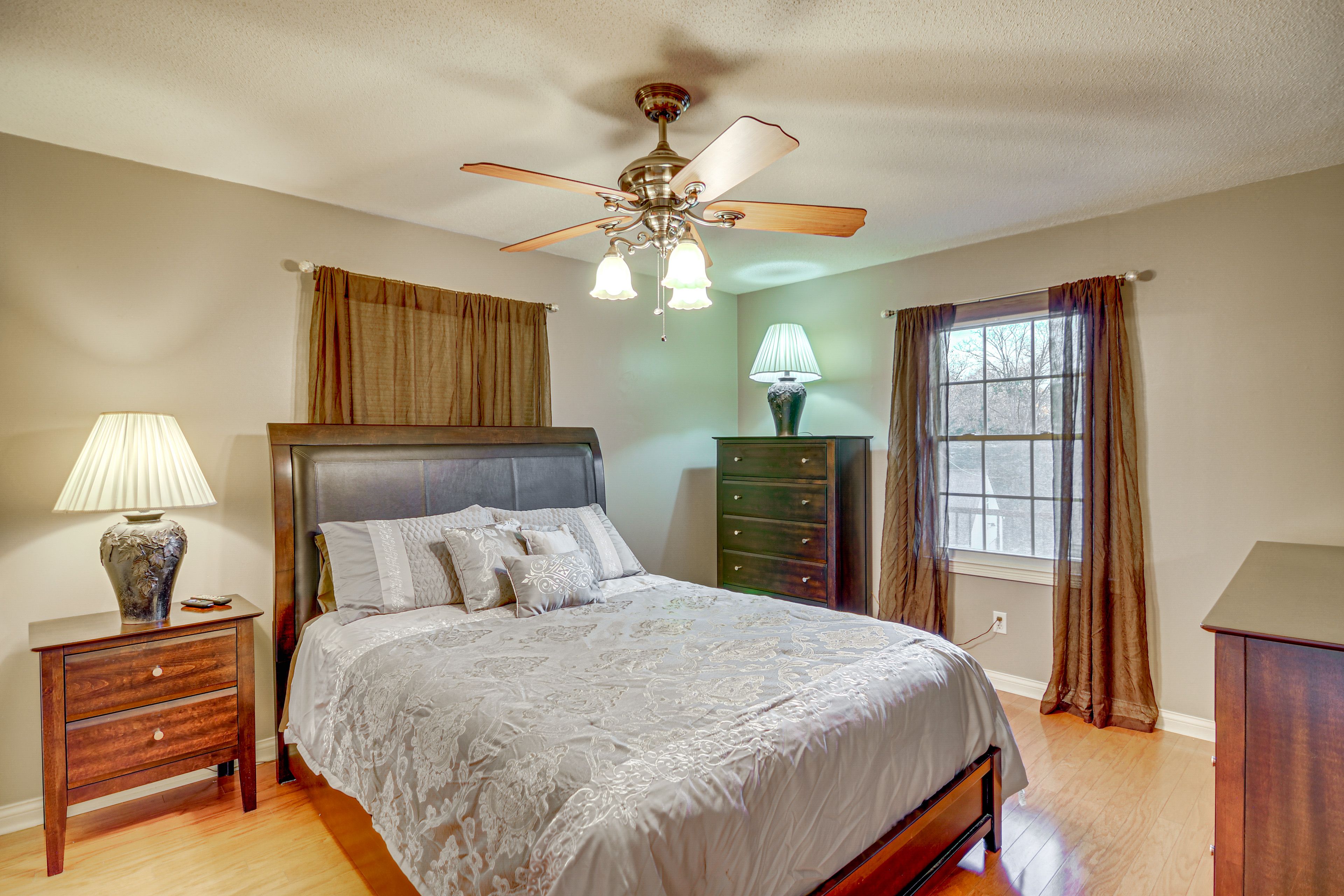 Bedroom 2 | Queen Bed | 1st Floor