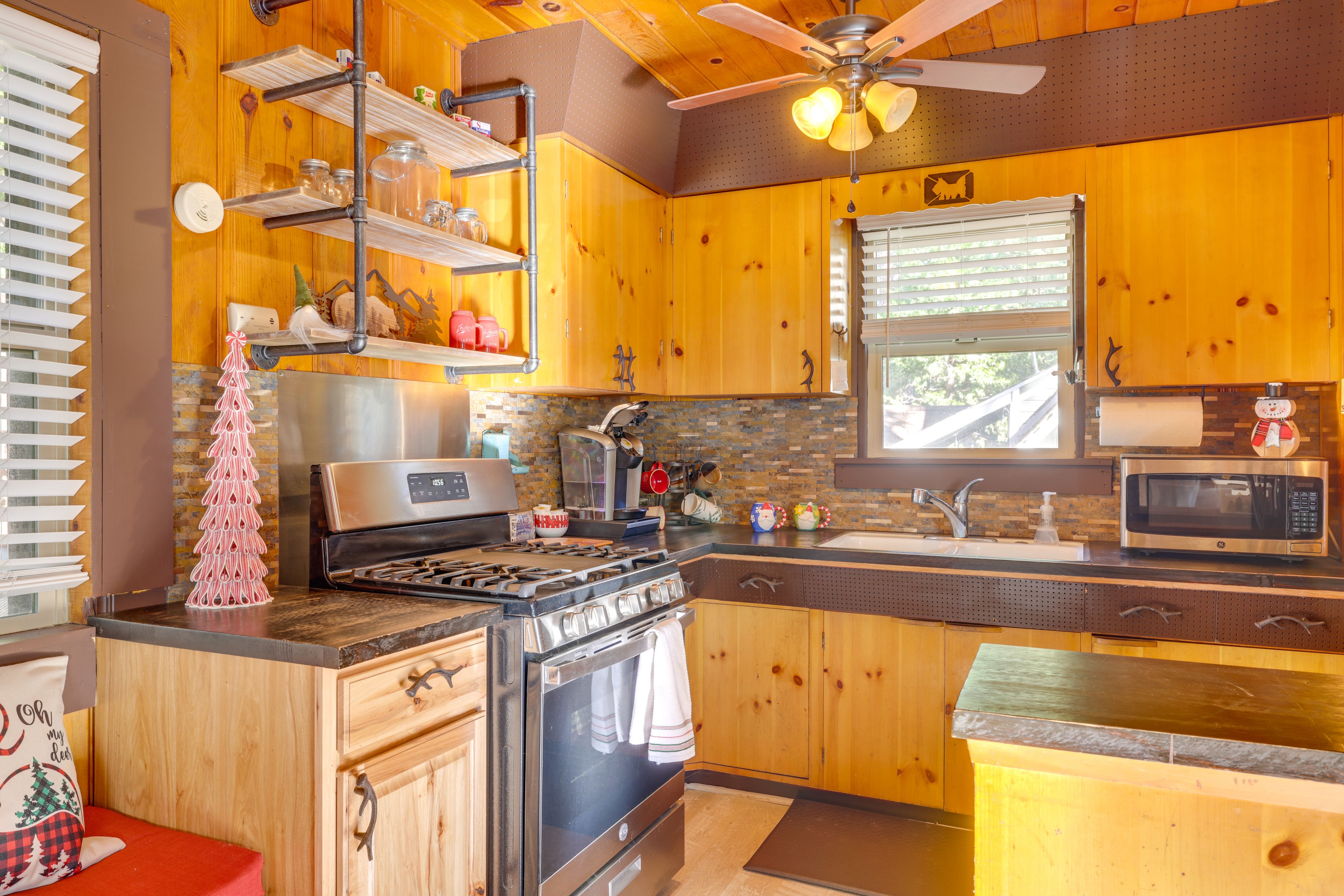 Kitchen | Air Fryer | Blender | Toaster | 1st Floor