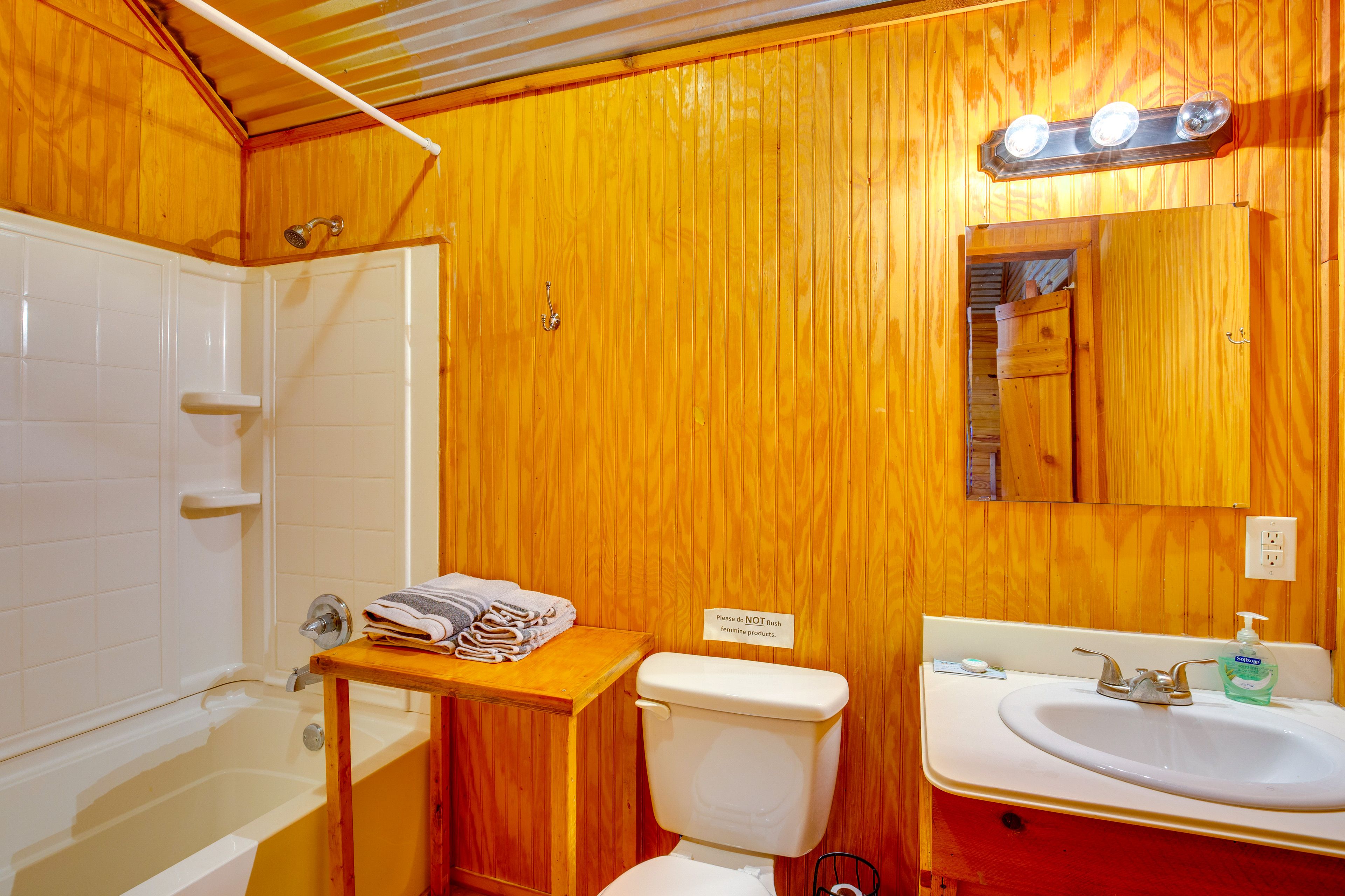Full Bathroom | 3rd Floor
