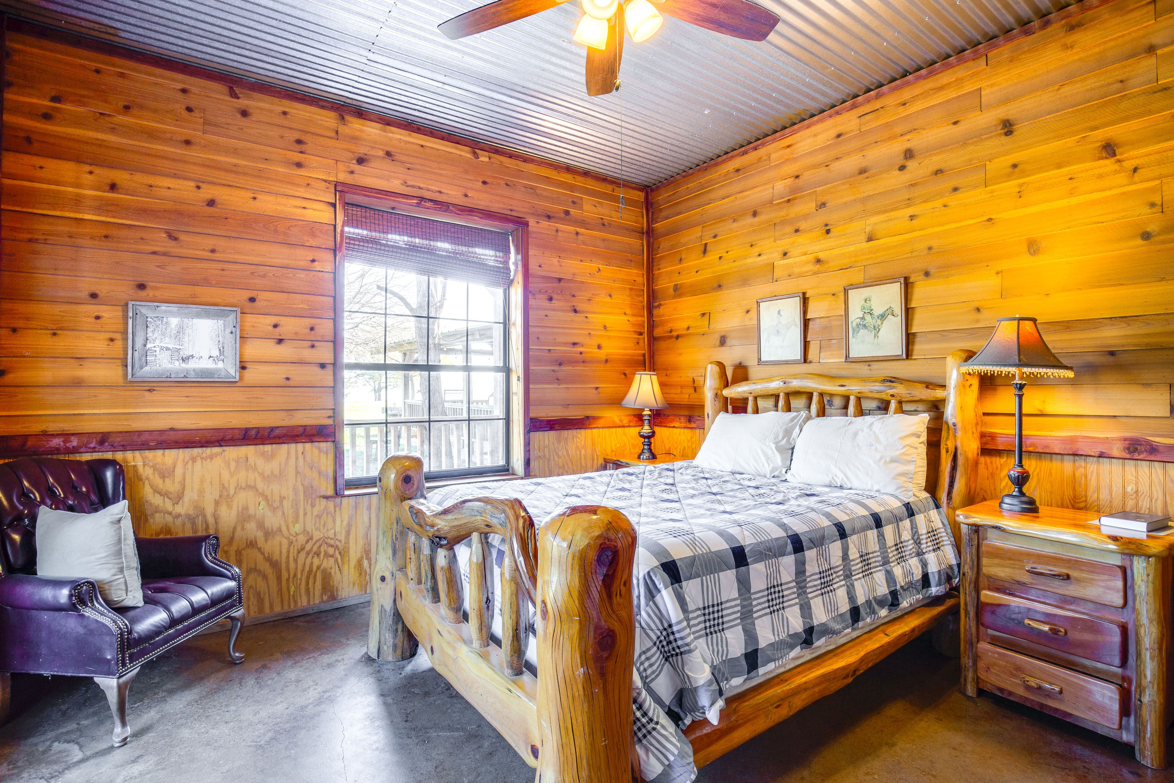 Bedroom 2 | Queen Bed | 1st Floor
