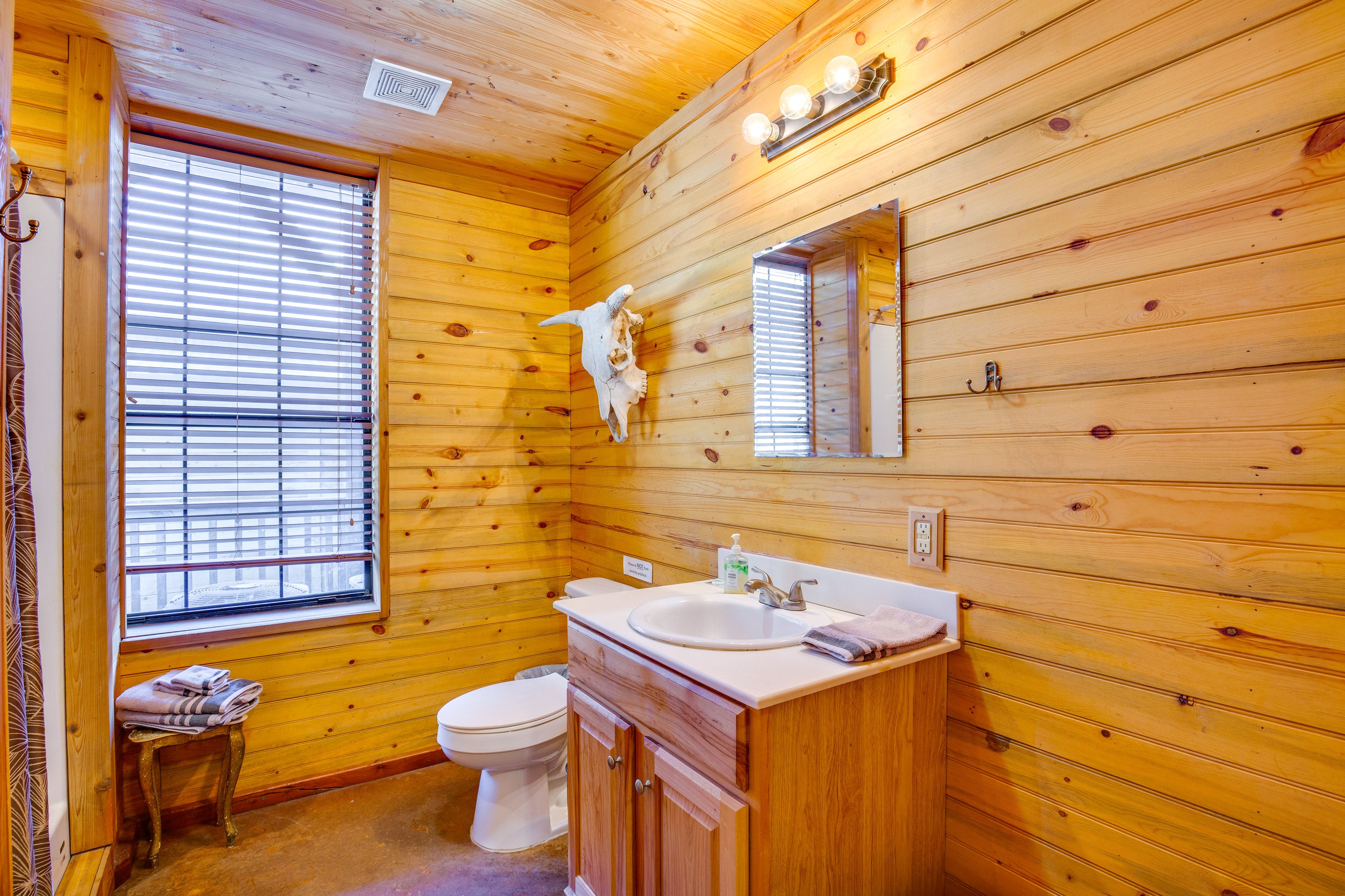 Full Bathroom | 1st Floor