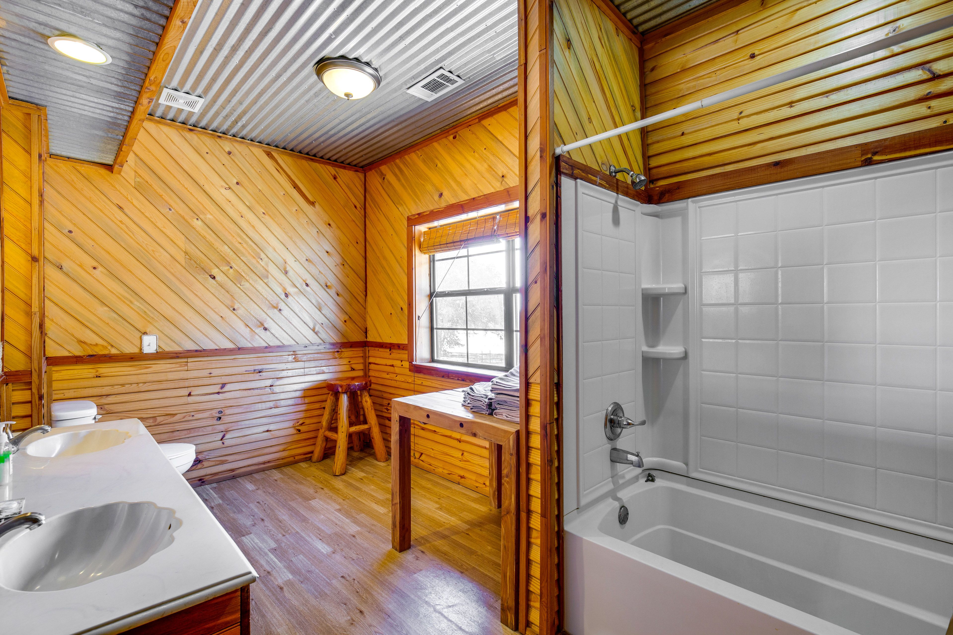En-Suite Bathroom | 2nd Floor