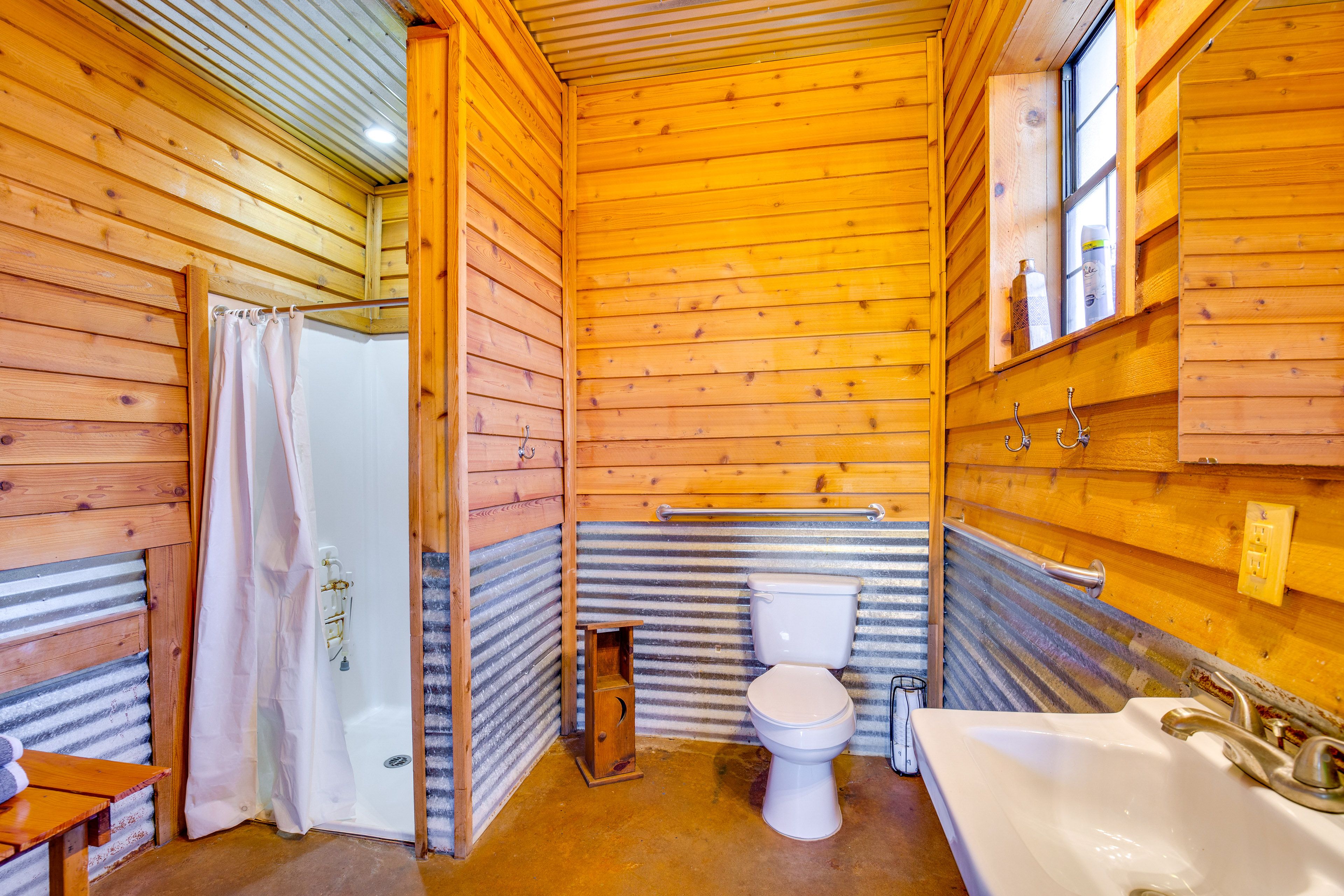 En-Suite Bathroom | 1st Floor