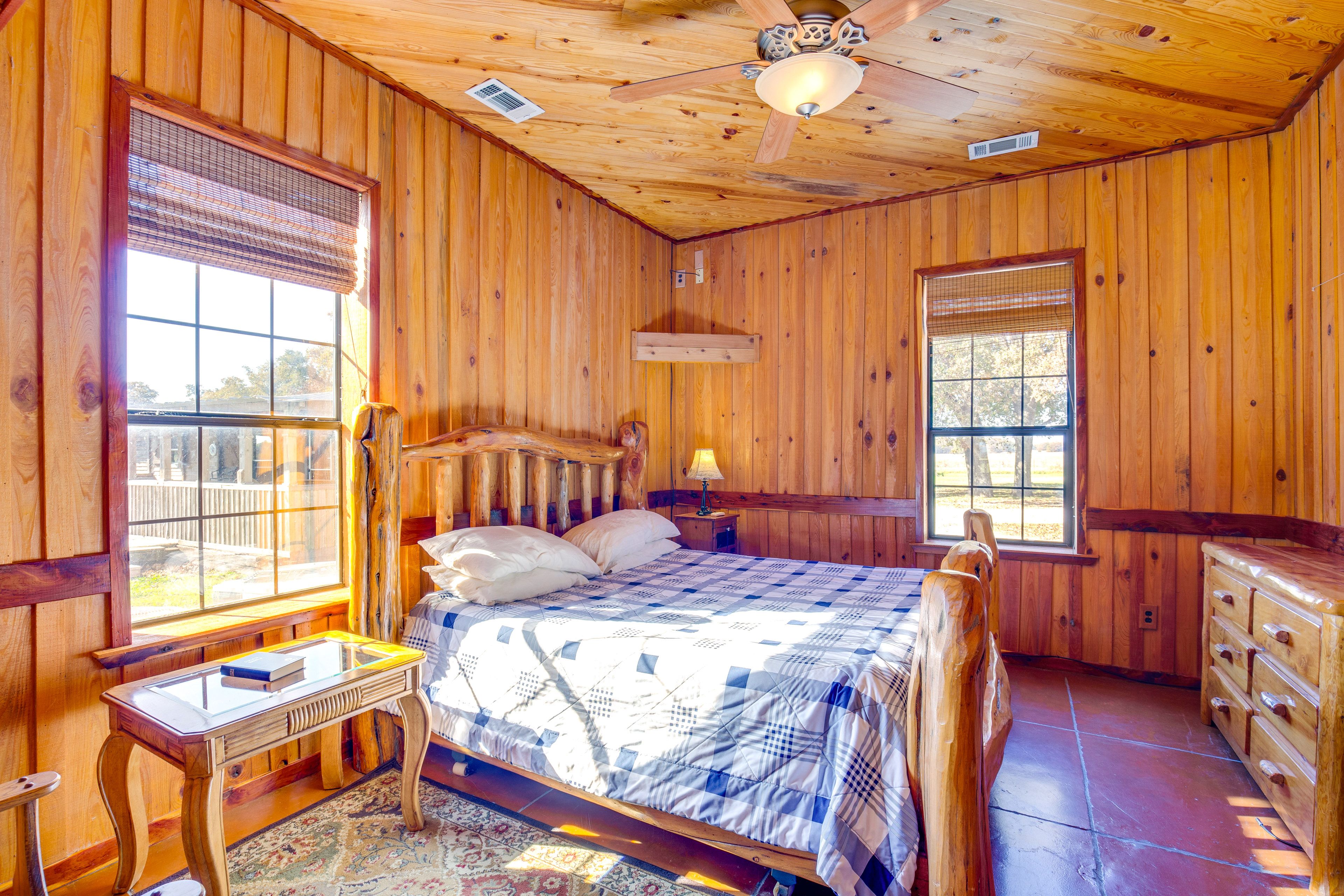 Bedroom 1 | King Bed | 1st Floor