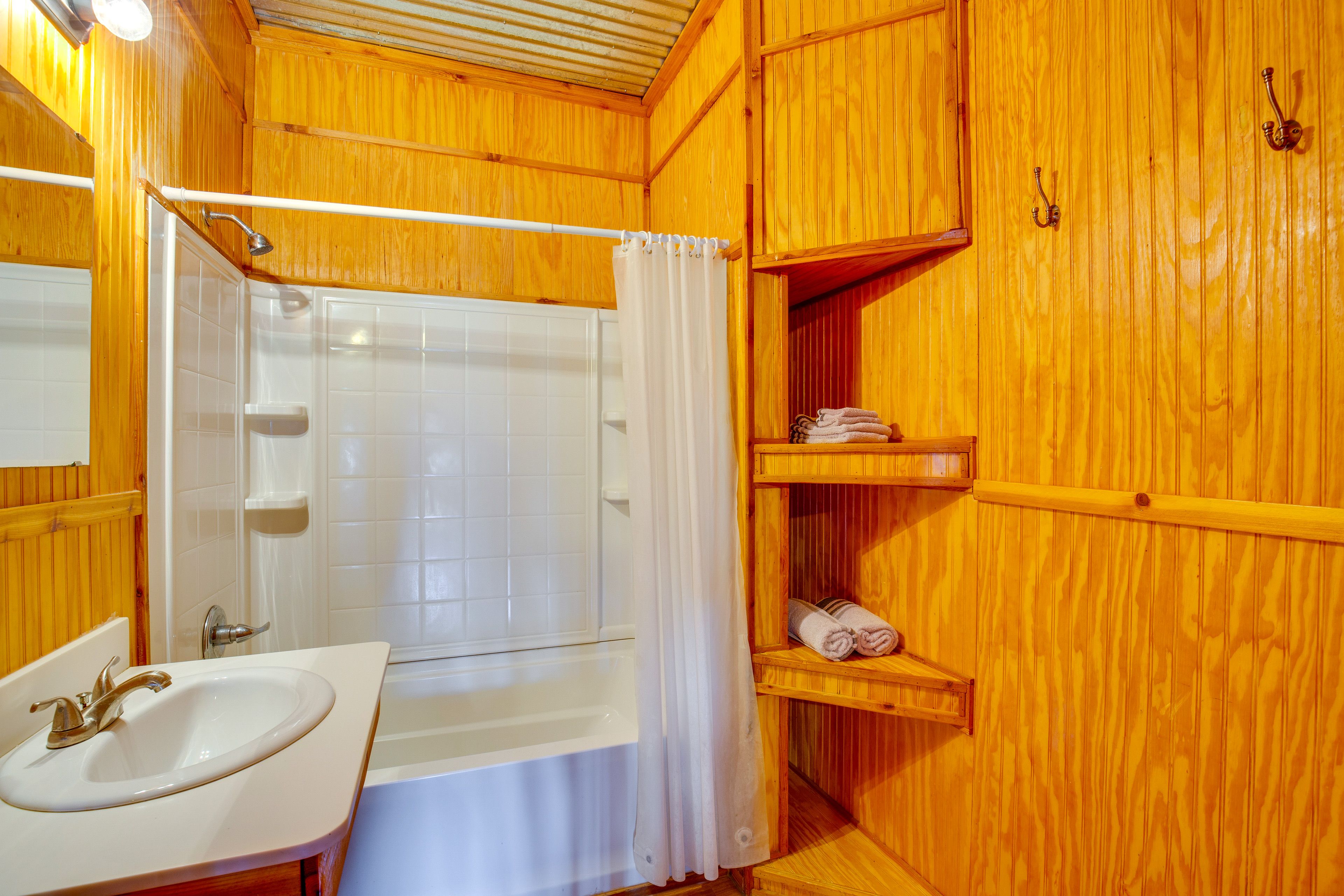 En-Suite Bathroom | 2nd Floor