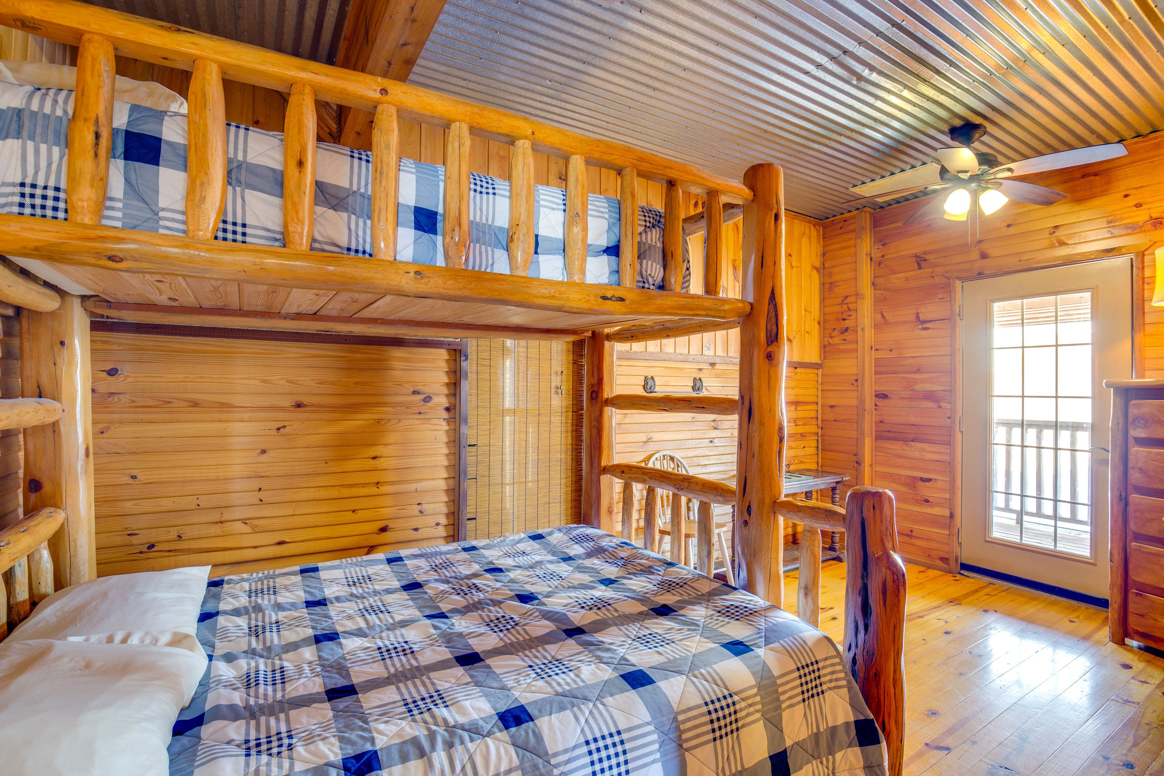 Bedroom 5 | Twin/Queen Bunk Bed | 2nd Floor