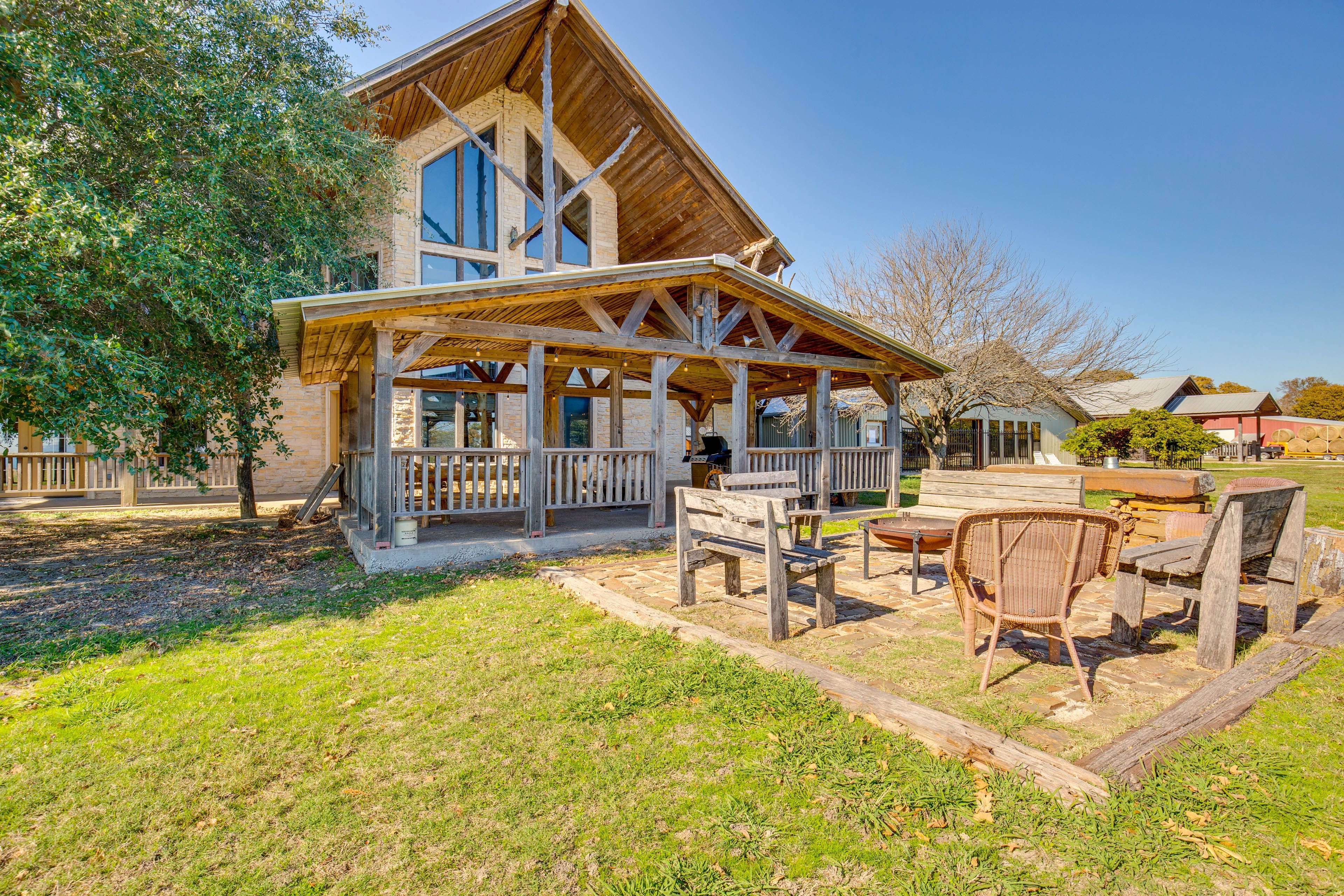Quinlan Vacation Rental | 8BR | 9BA | 1 Small Step Required | 7,000 Sq Ft