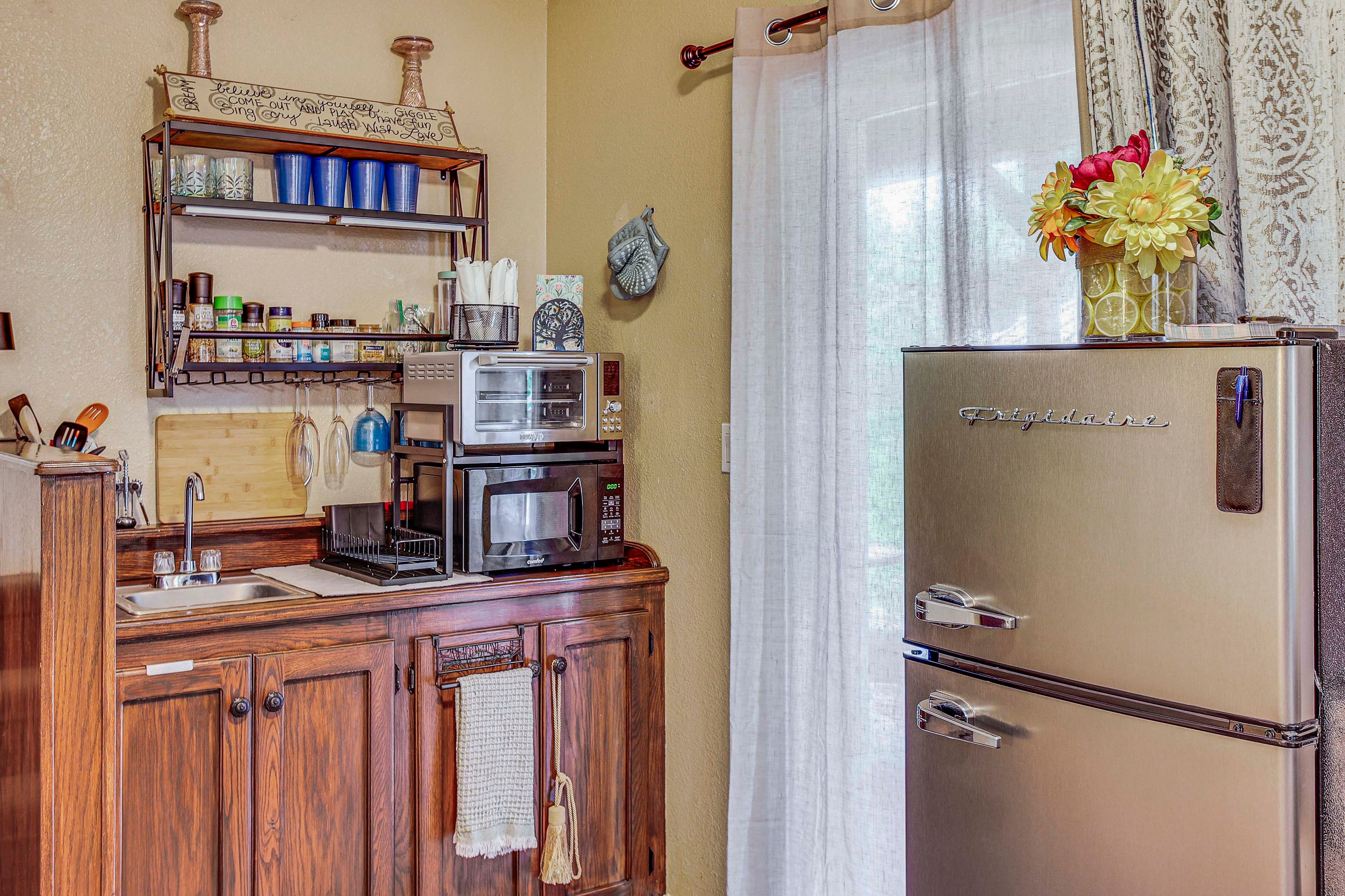 Kitchenette | Keurig Coffee Maker | Toaster Oven | Air Fryer
