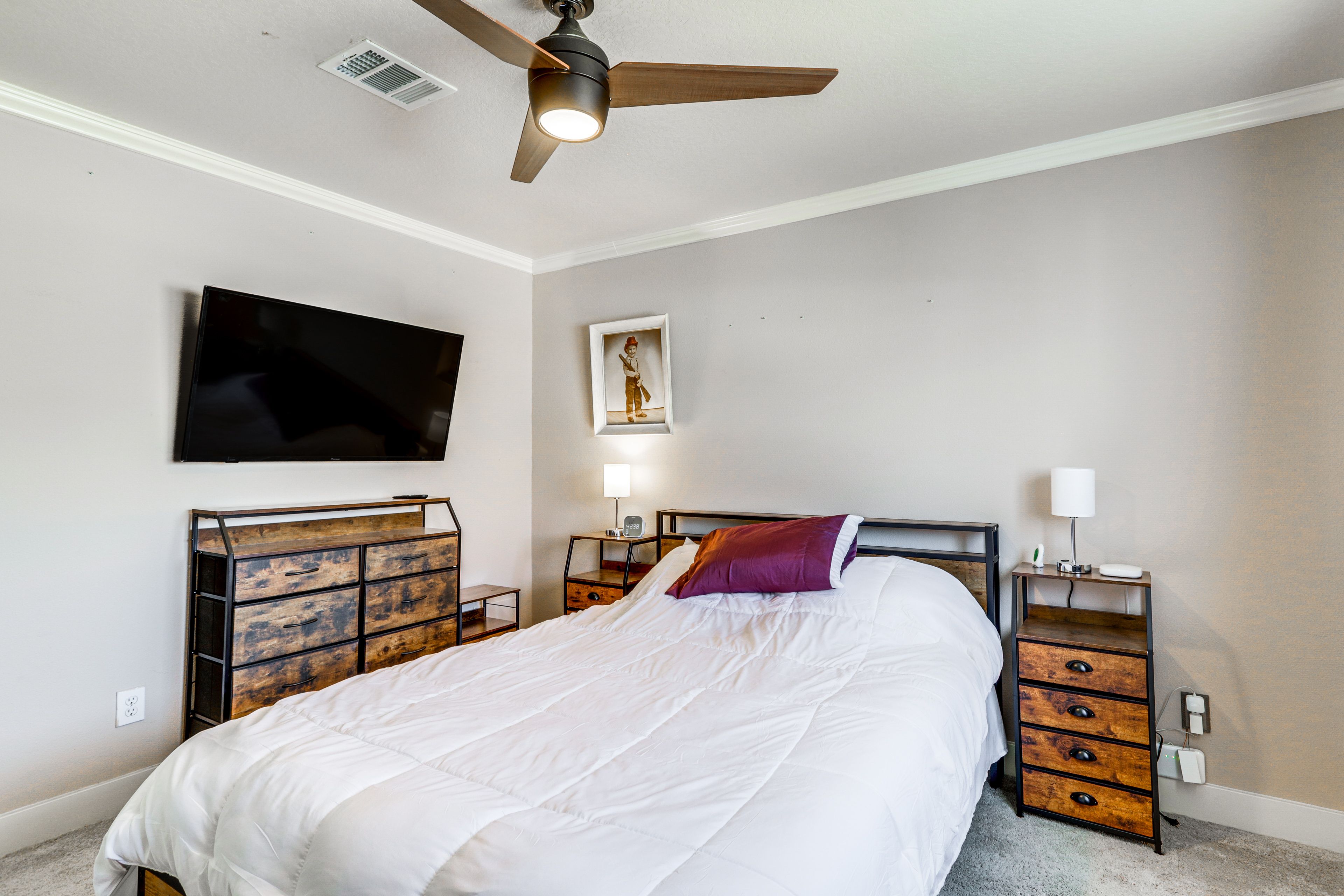 Bedroom 4 | 2nd Floor | Queen Bed | Smart TV
