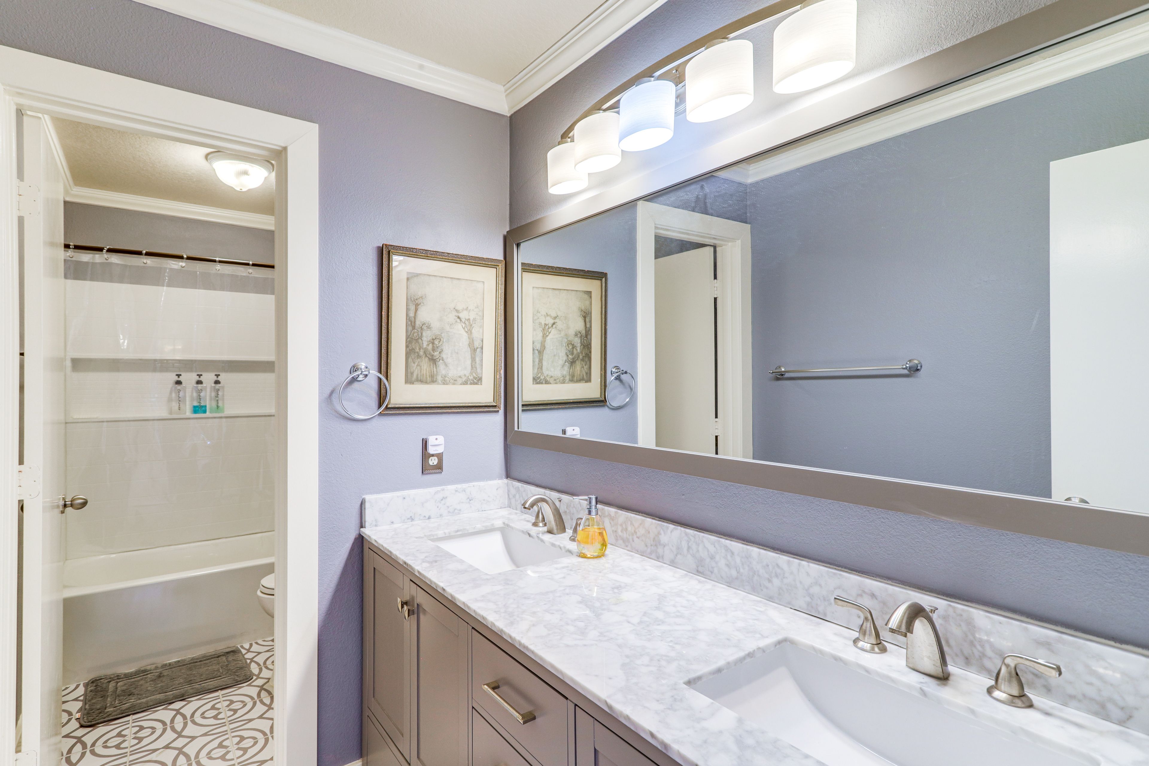 Full Bathroom | 2nd Floor