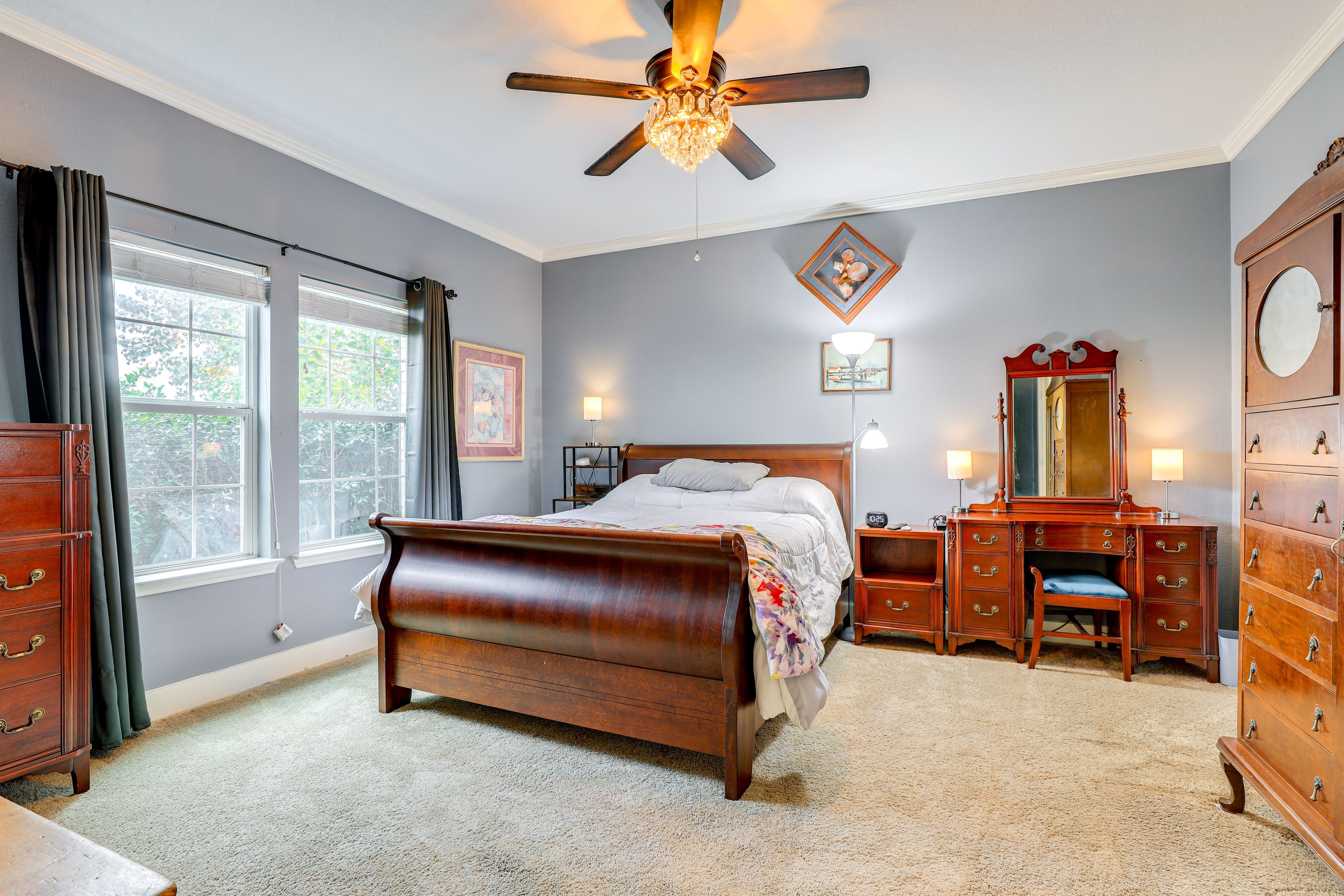 Bedroom 1 | 1st Floor | Queen Bed | Smart TV | Linens Provided
