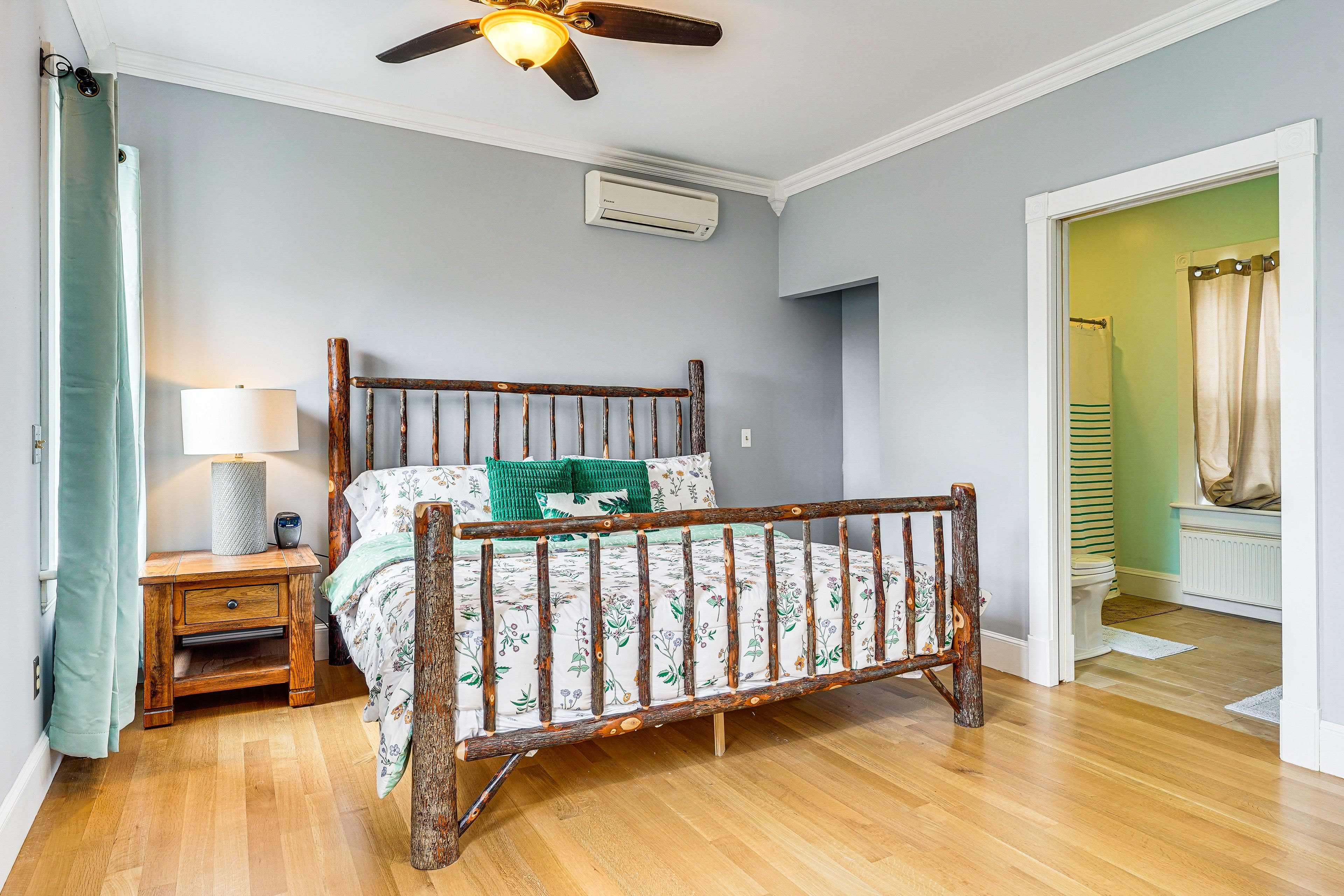 Bedroom 1 | 1st Floor | King Bed | Smart TV | En-Suite Bathroom