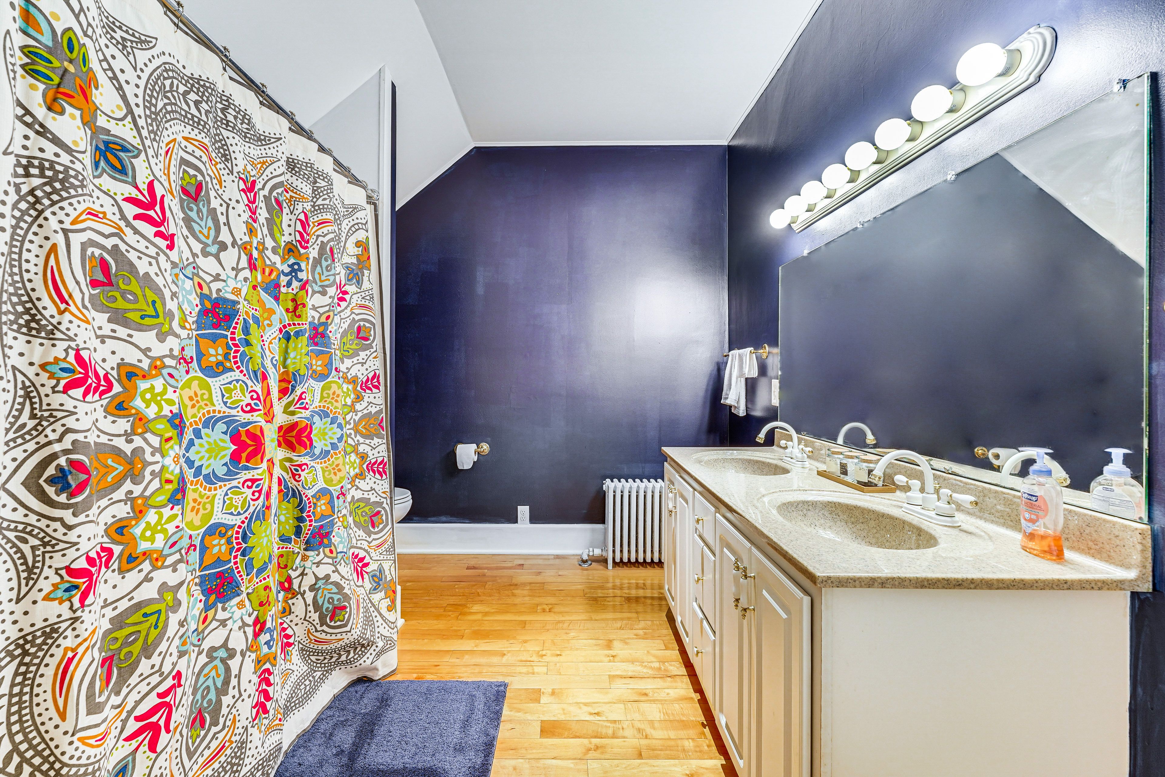 Full Bathroom | 2nd Floor