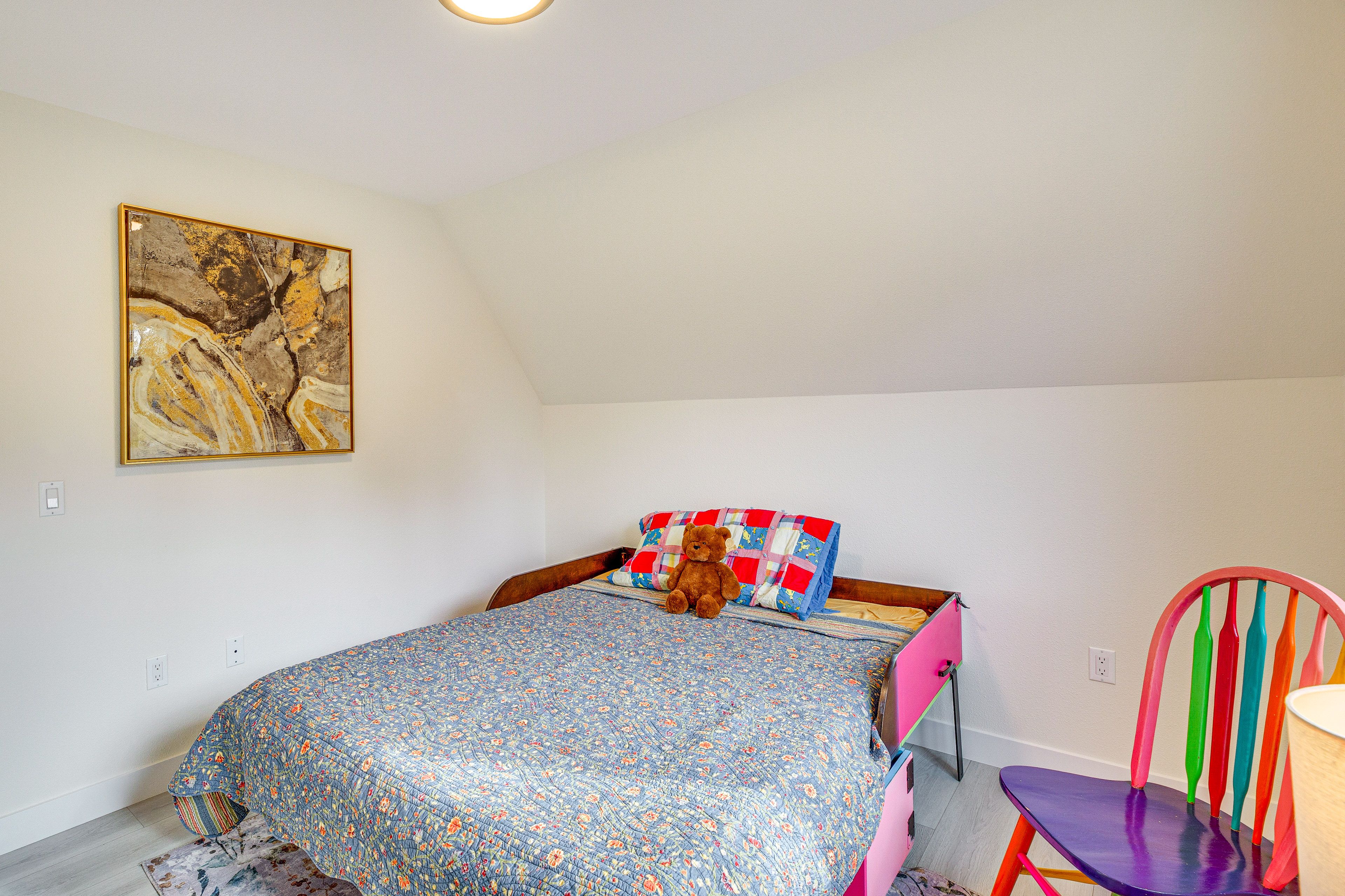 Bedroom 2 | 2nd Floor | Queen Bed