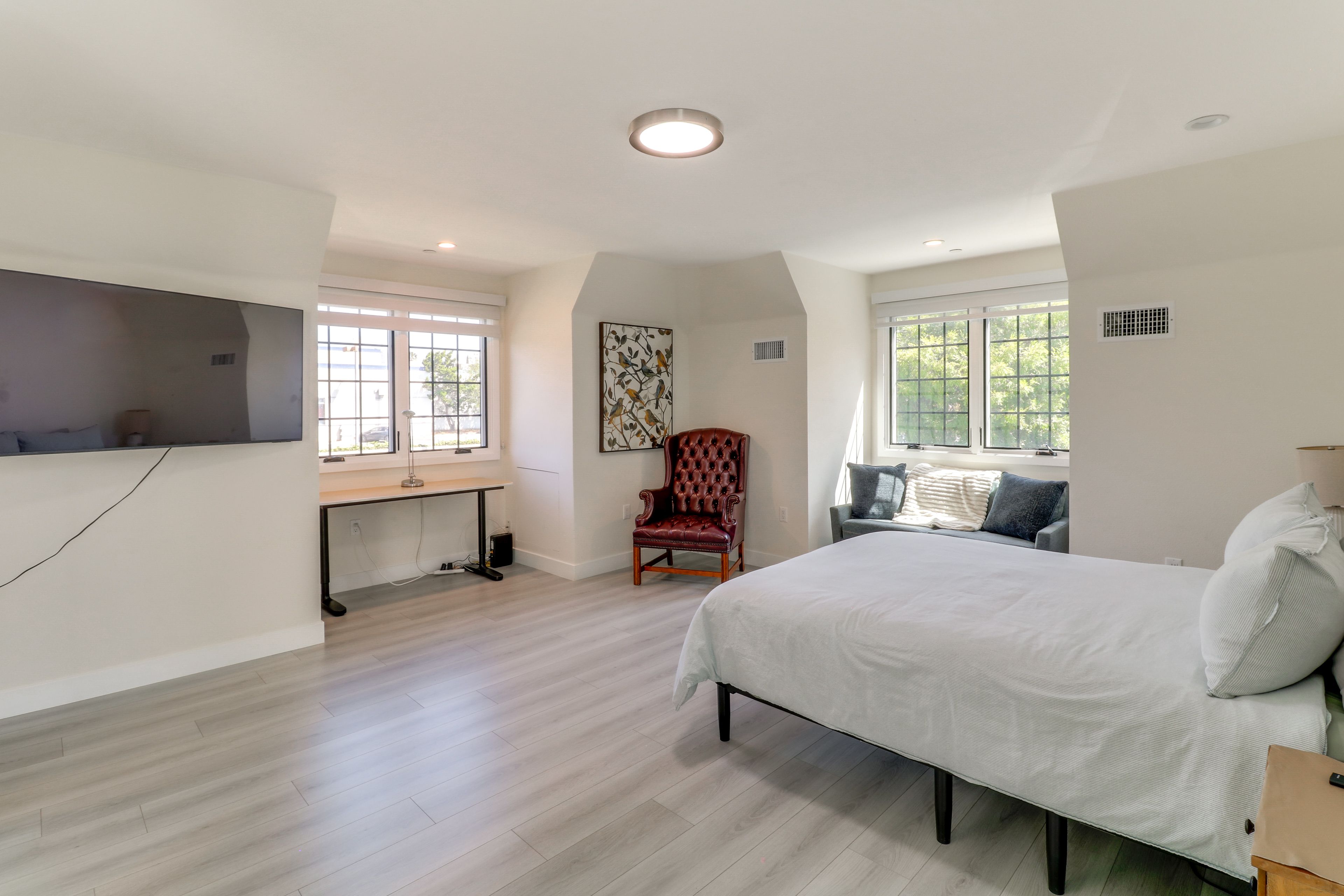 Bedroom 1 | 2nd Floor | Queen Bed