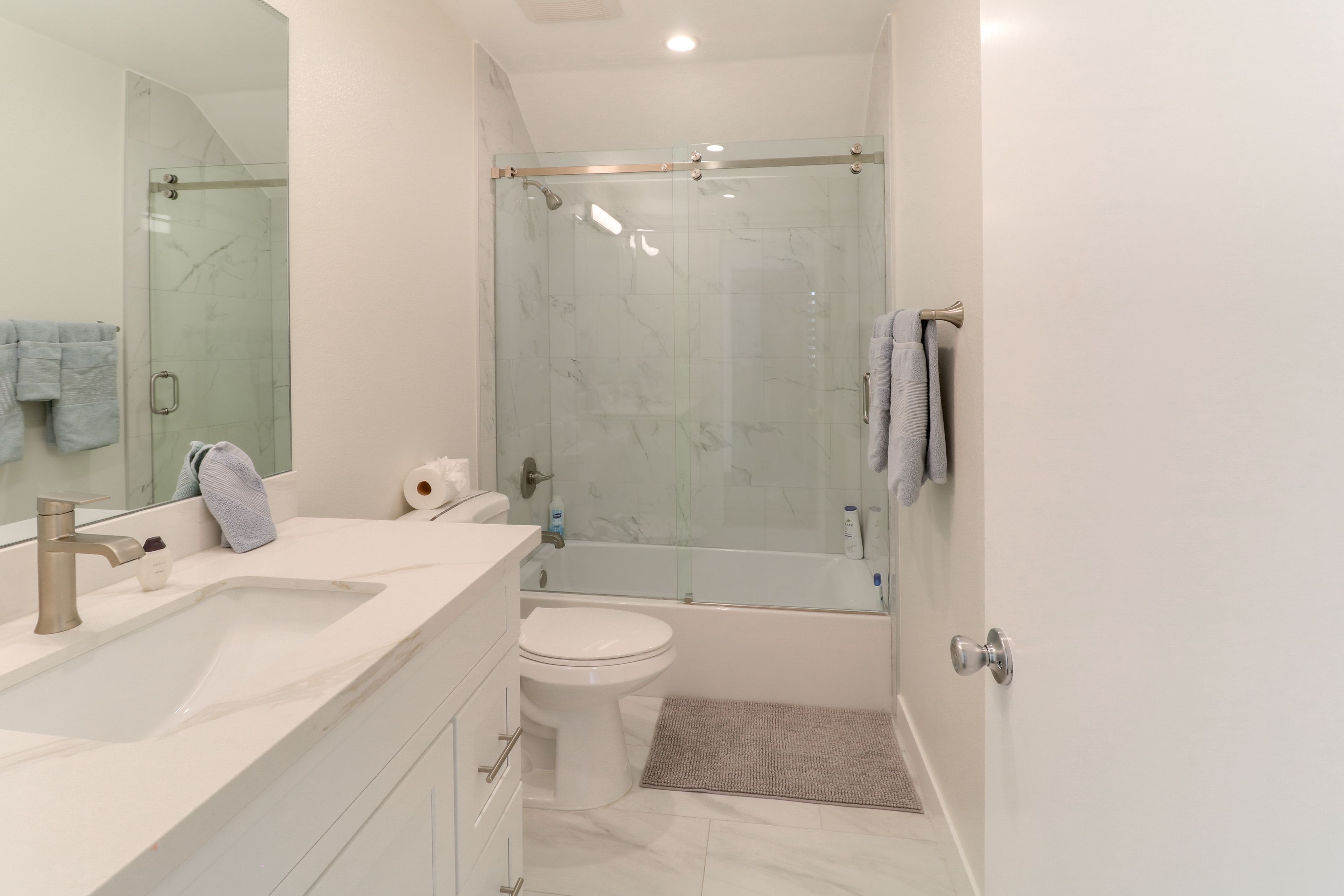 Full Bathroom | 2nd Floor