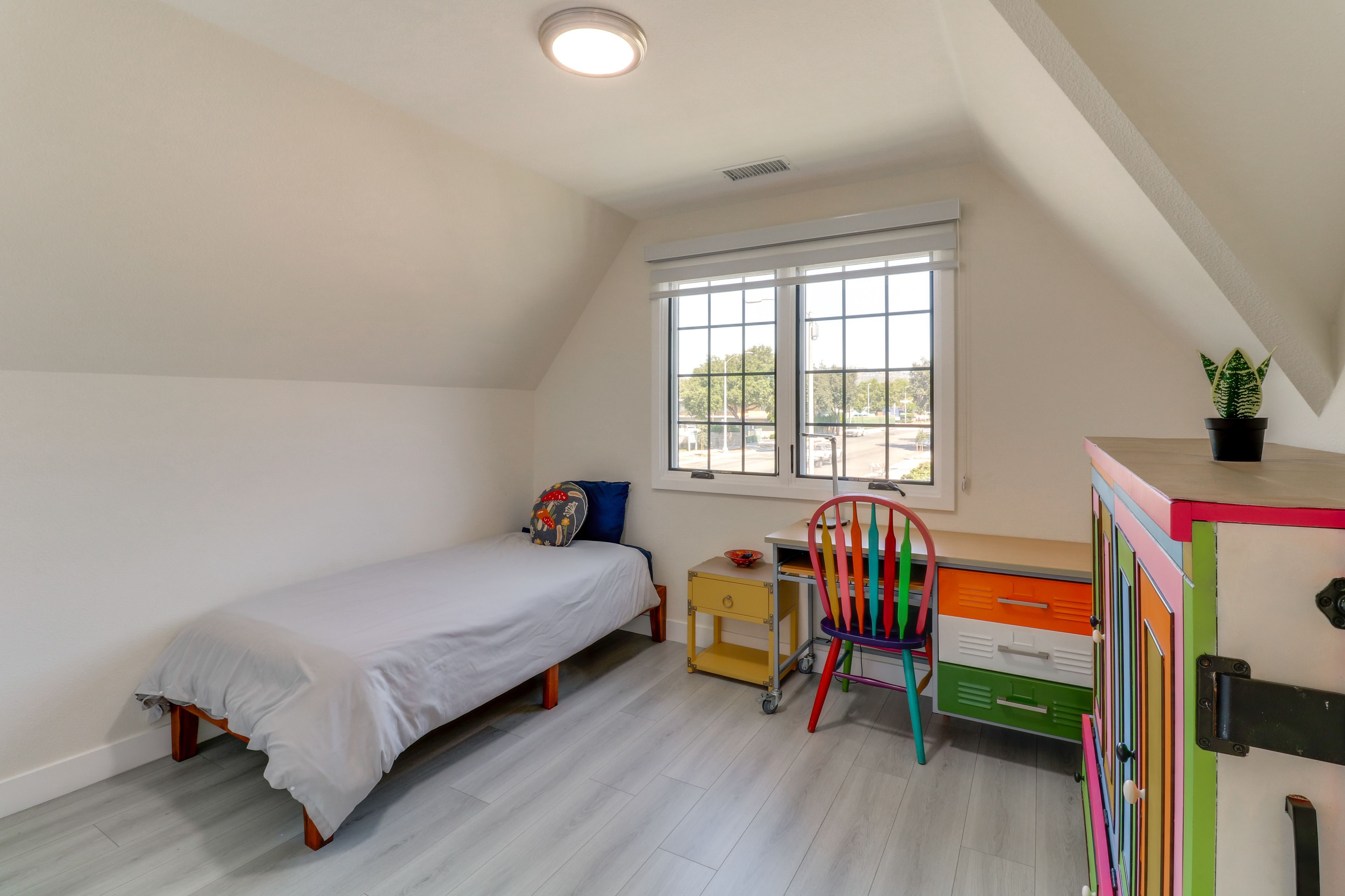 Bedroom 3 | 2nd Floor | Twin Bed