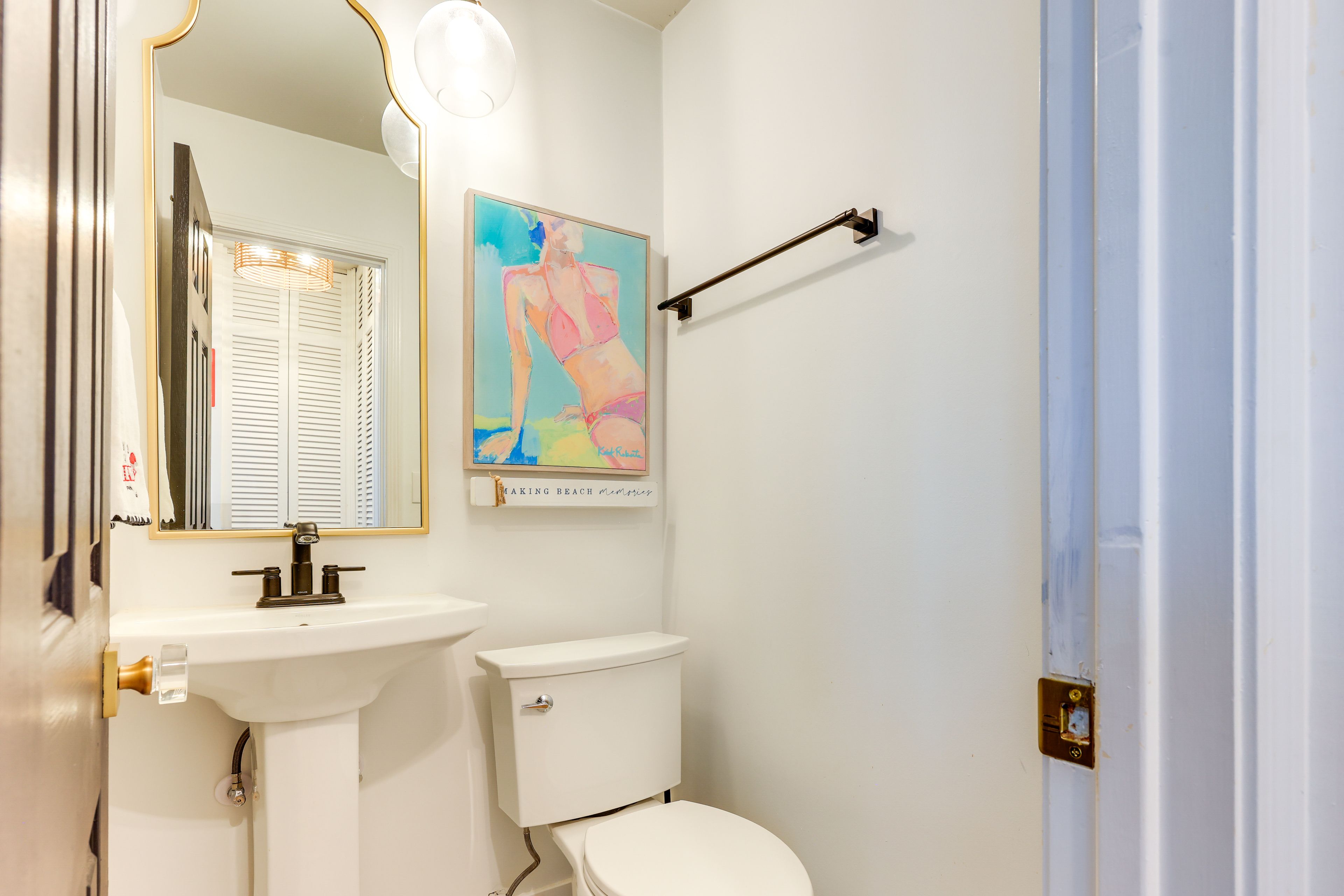 Half Bathroom | 2nd Floor