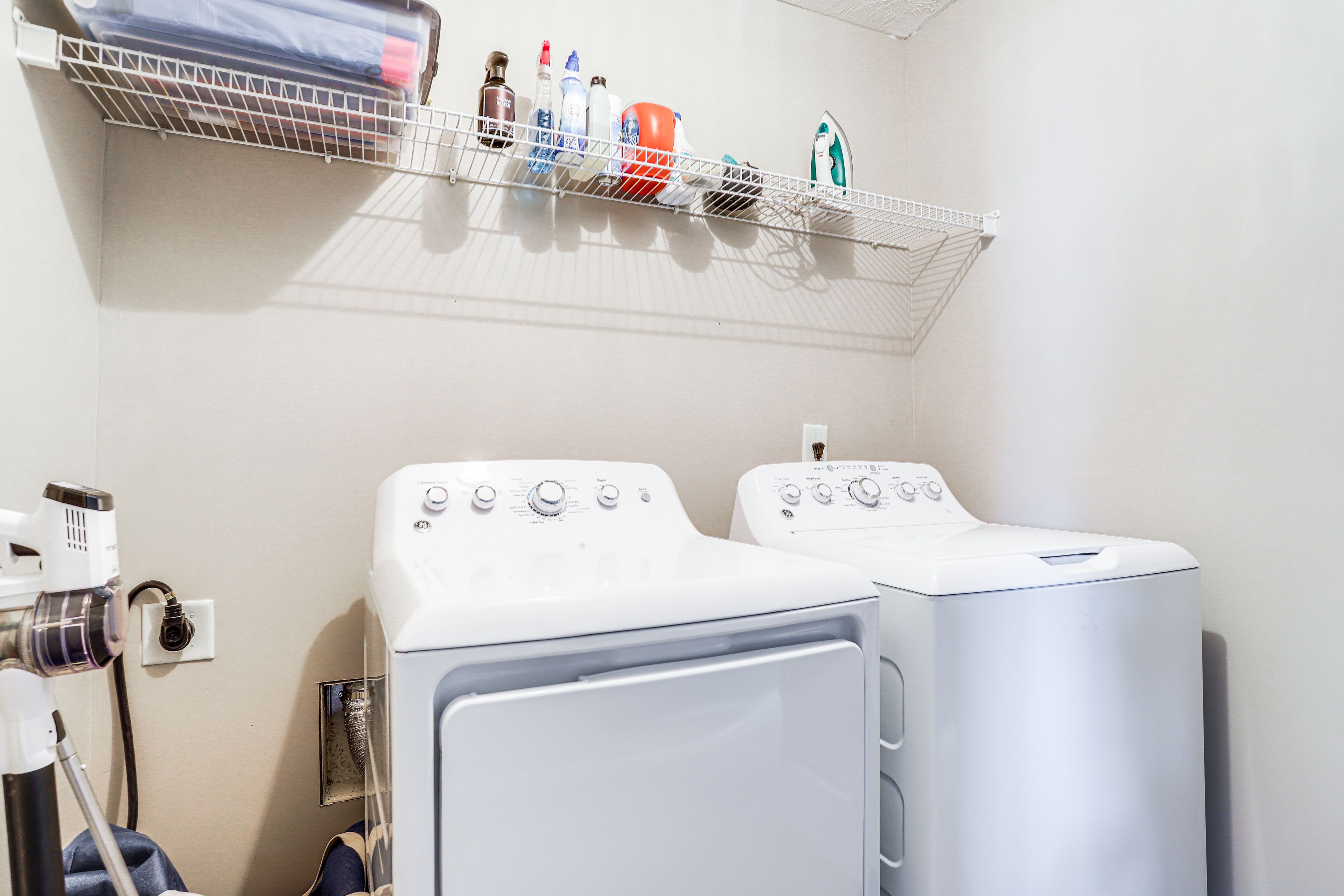 Laundry Closet | Washer & Dryer
