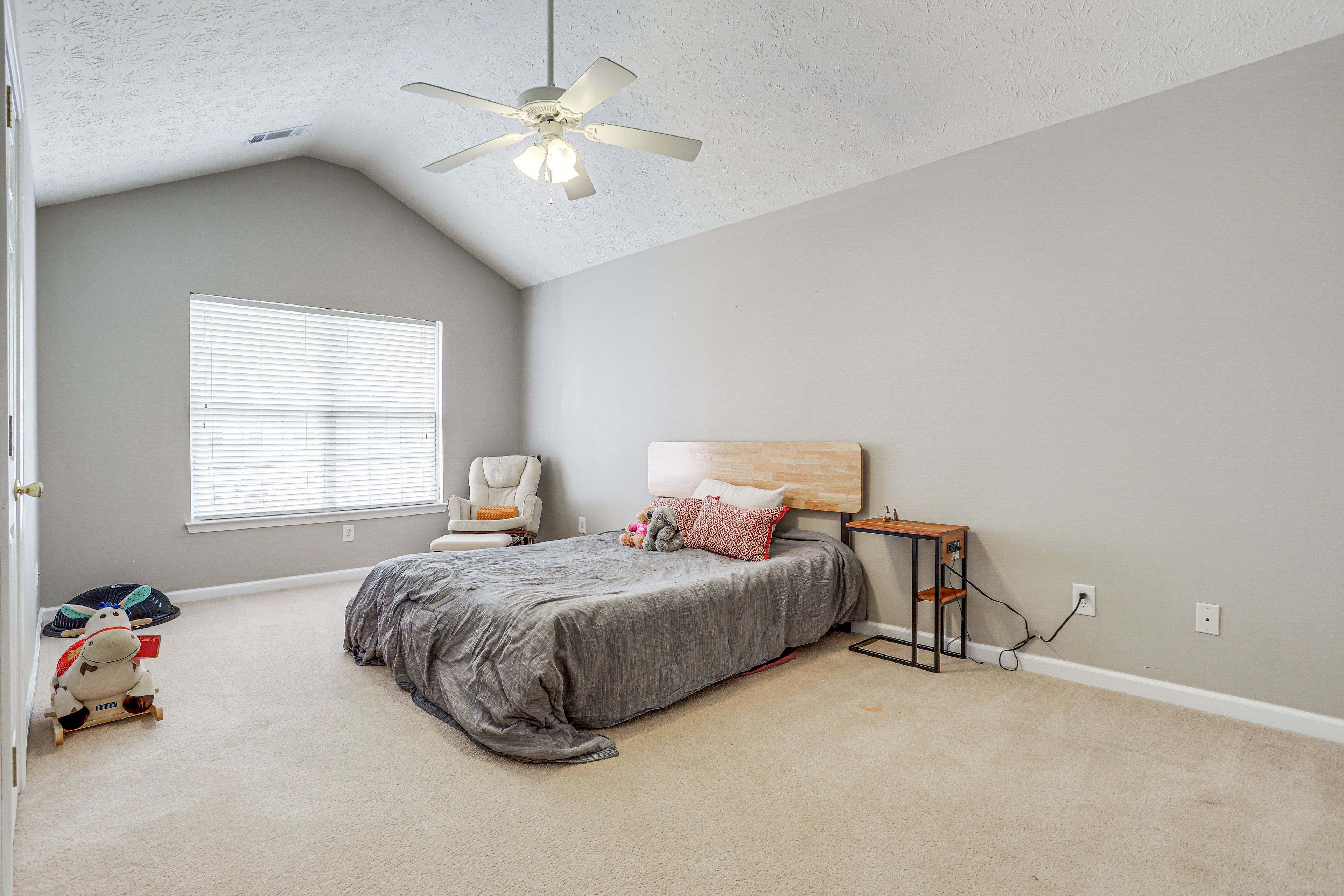 Bedroom 2 | 2nd Floor | Queen Bed