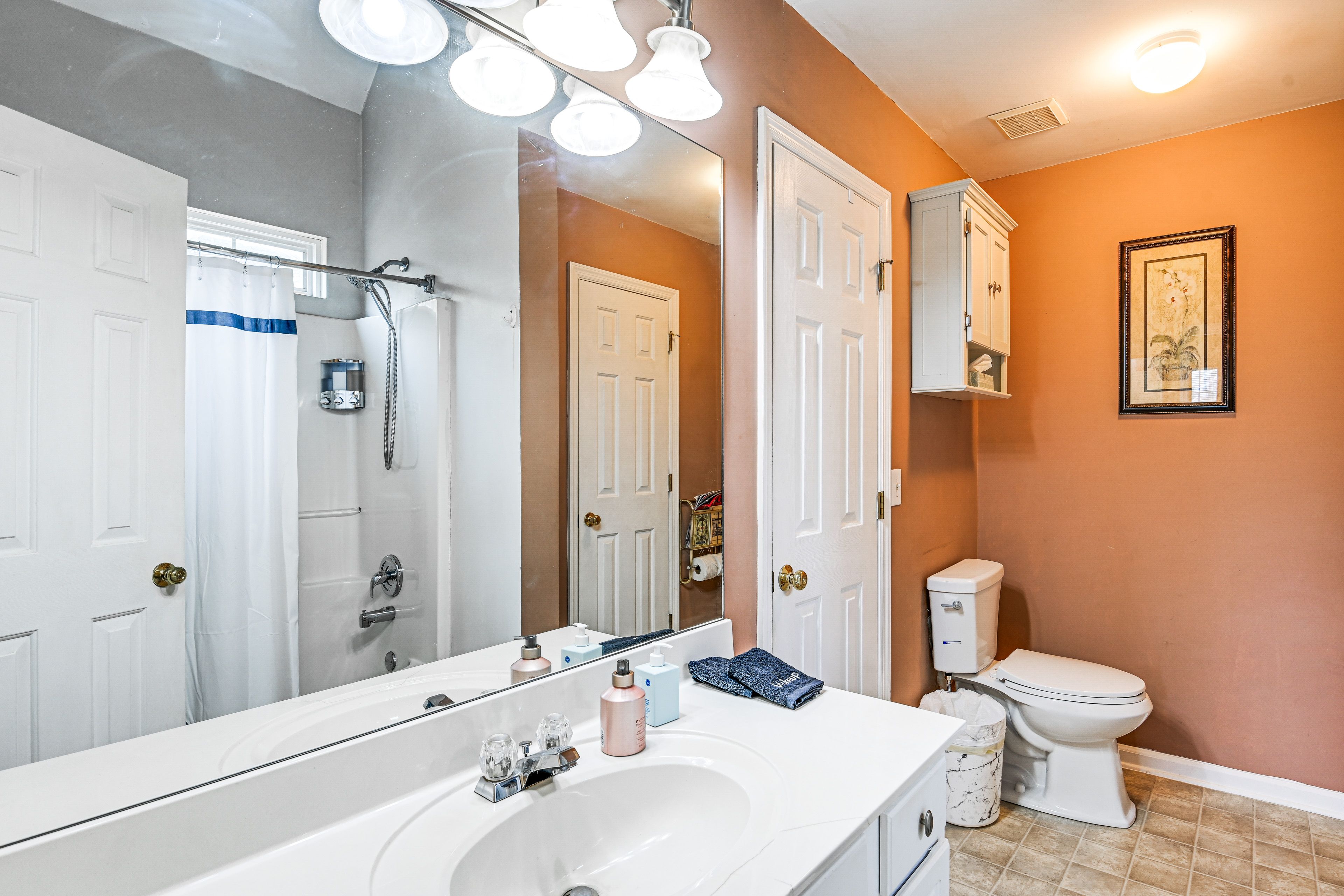 Full Bathroom | 1st Floor