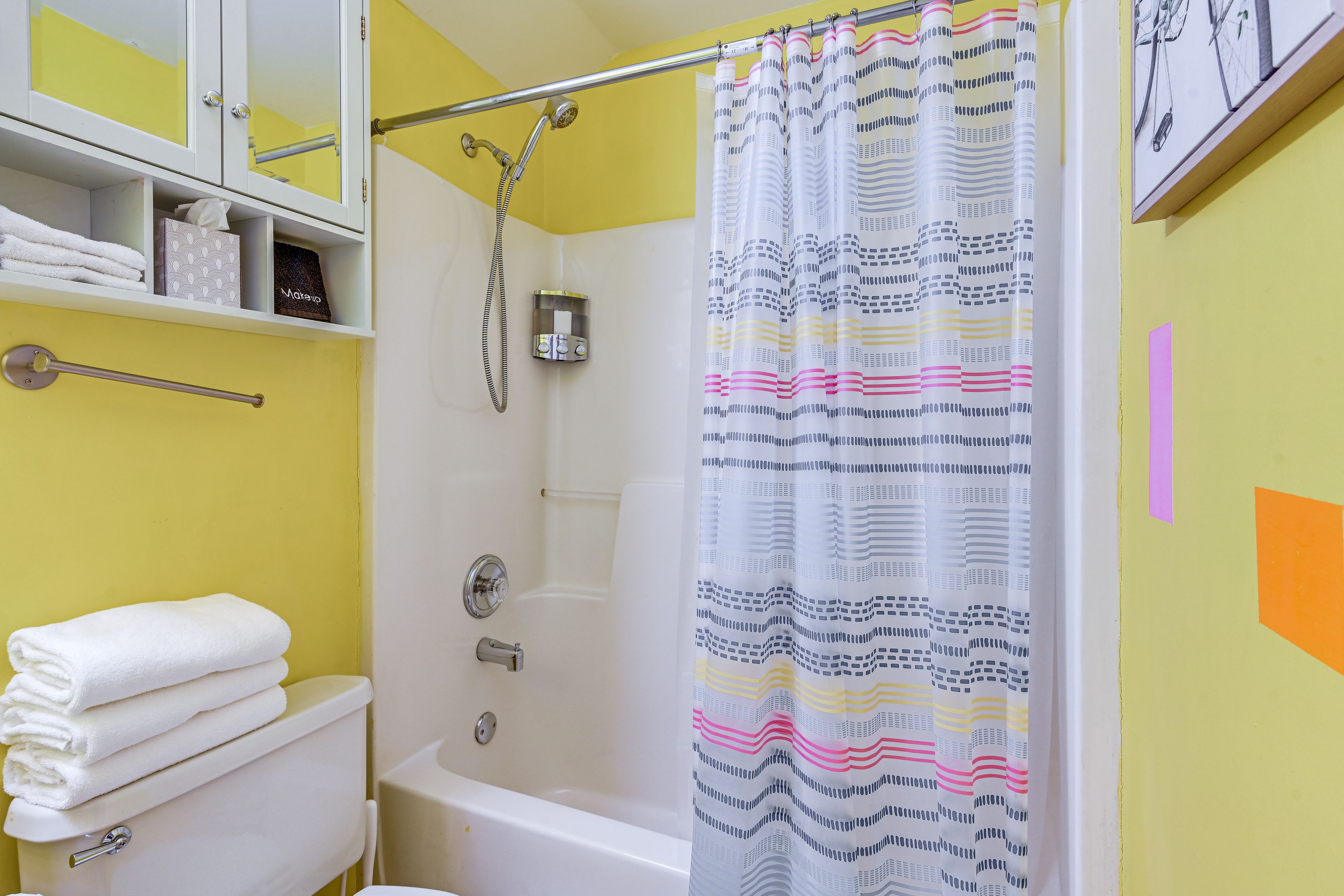 Full Bathroom | 2nd Floor