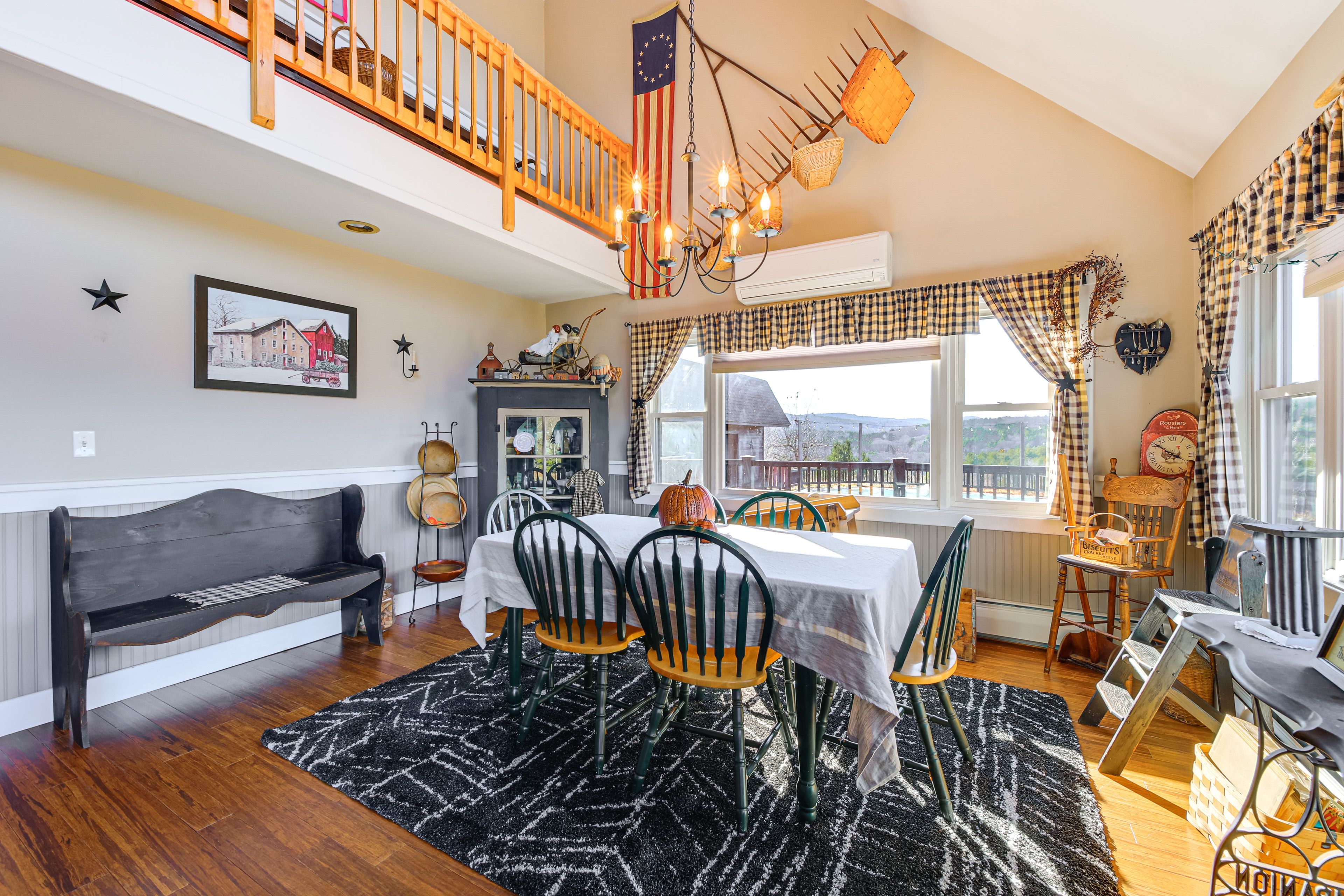 Dining Room | Main Level