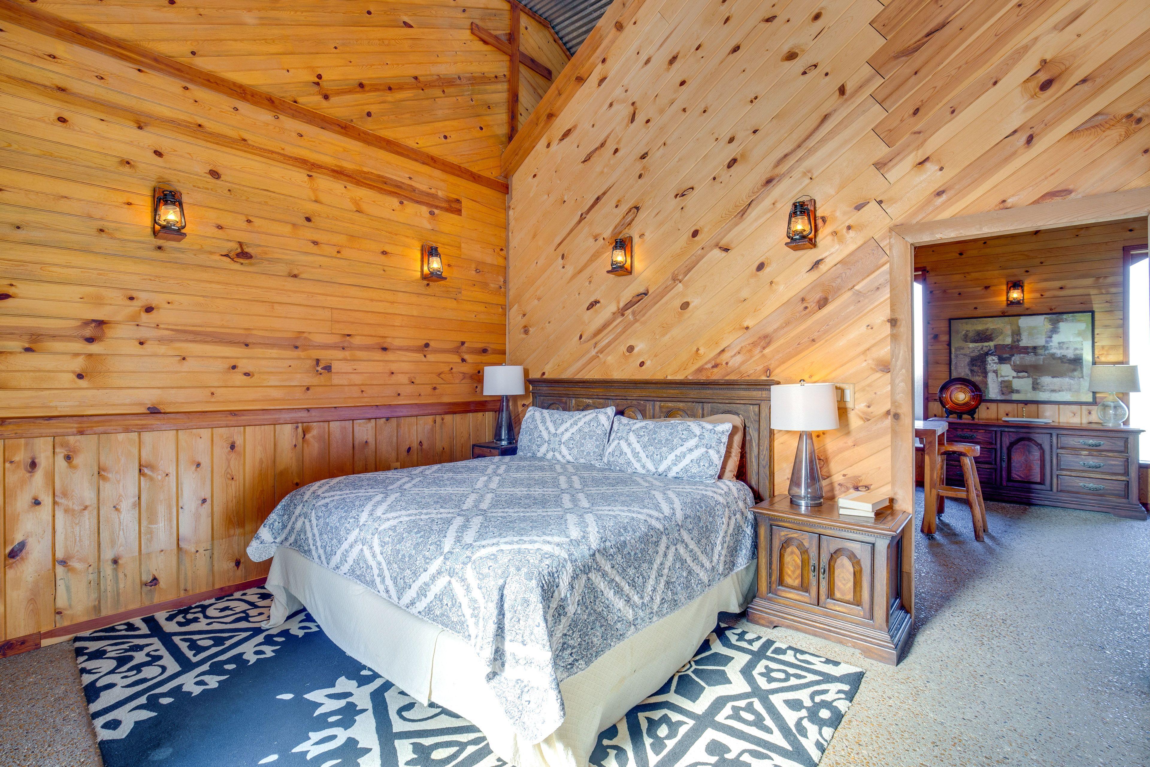 Bedroom 1 | King Bed