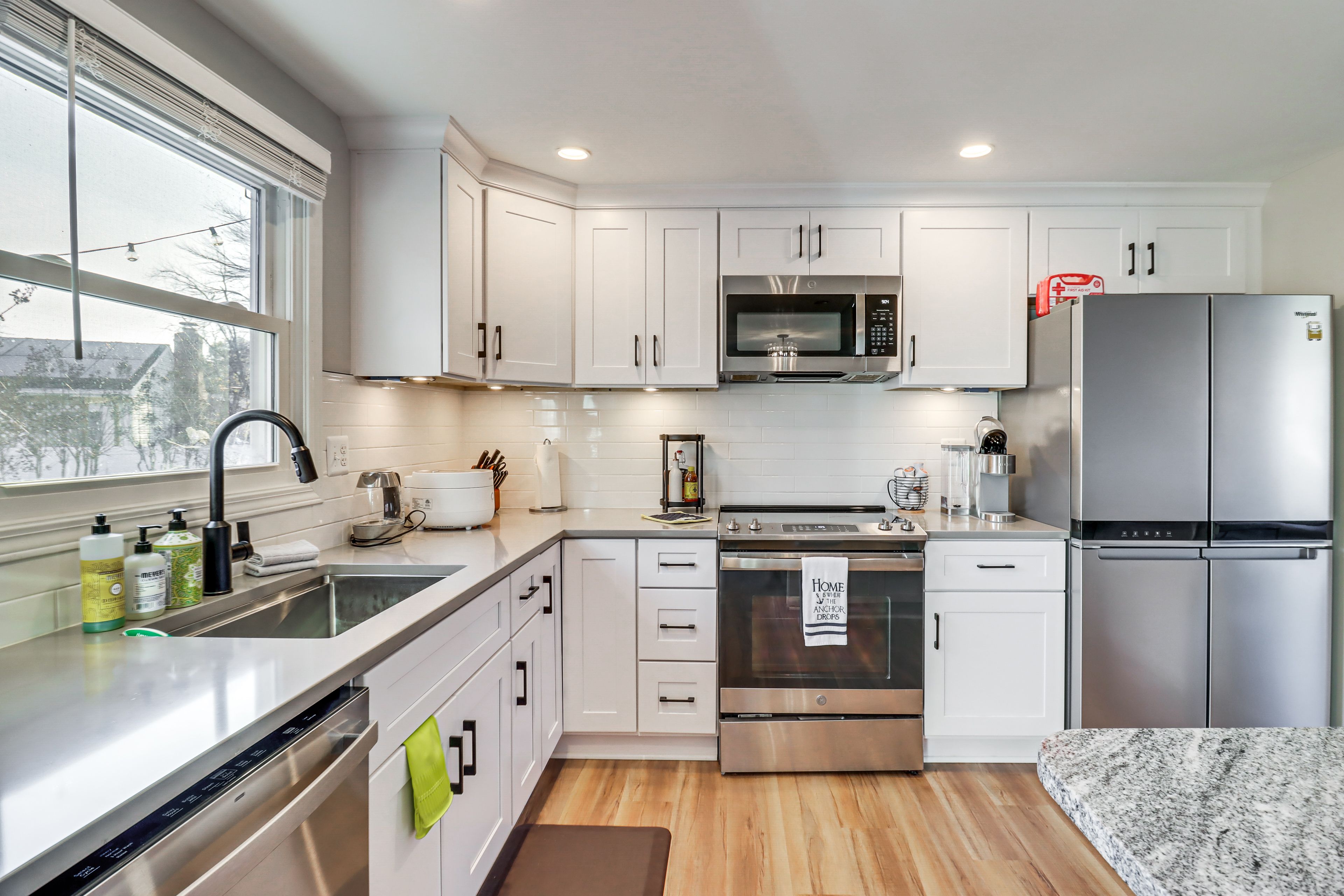 Kitchen | Breakfast Bar | Dining Table