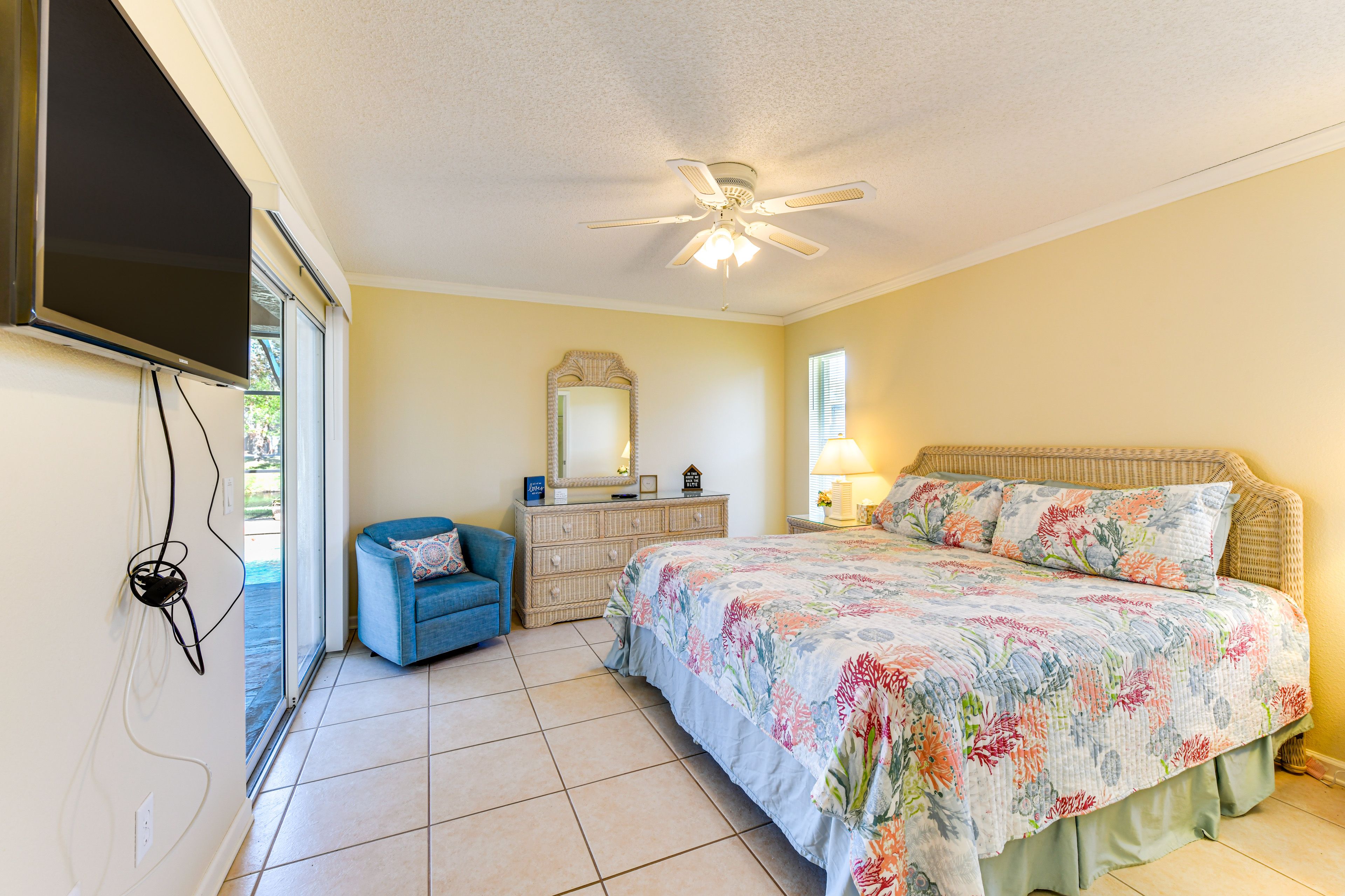 Bedroom 1 | King Bed