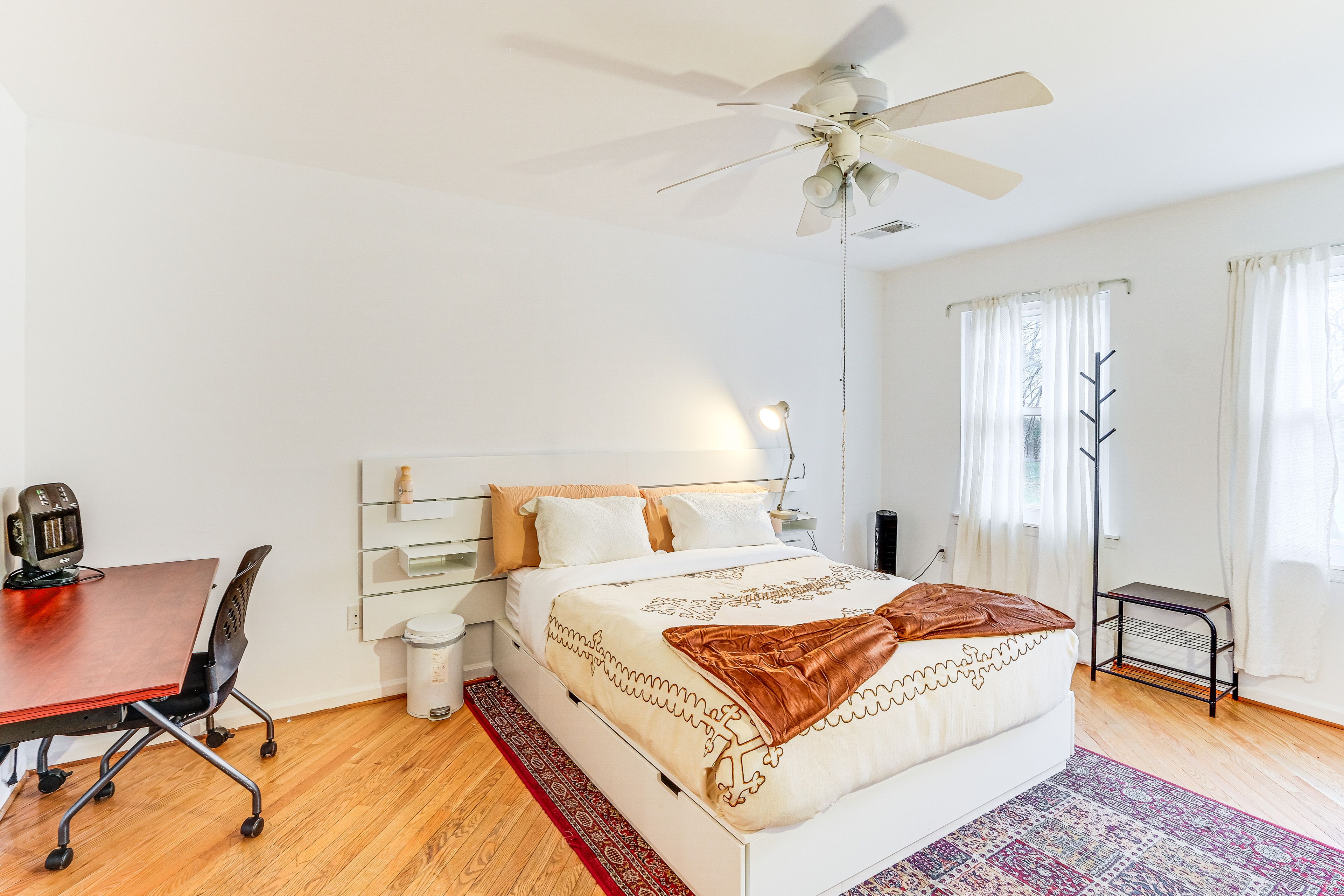 Bedroom 1 | 2nd Floor | Queen Bed