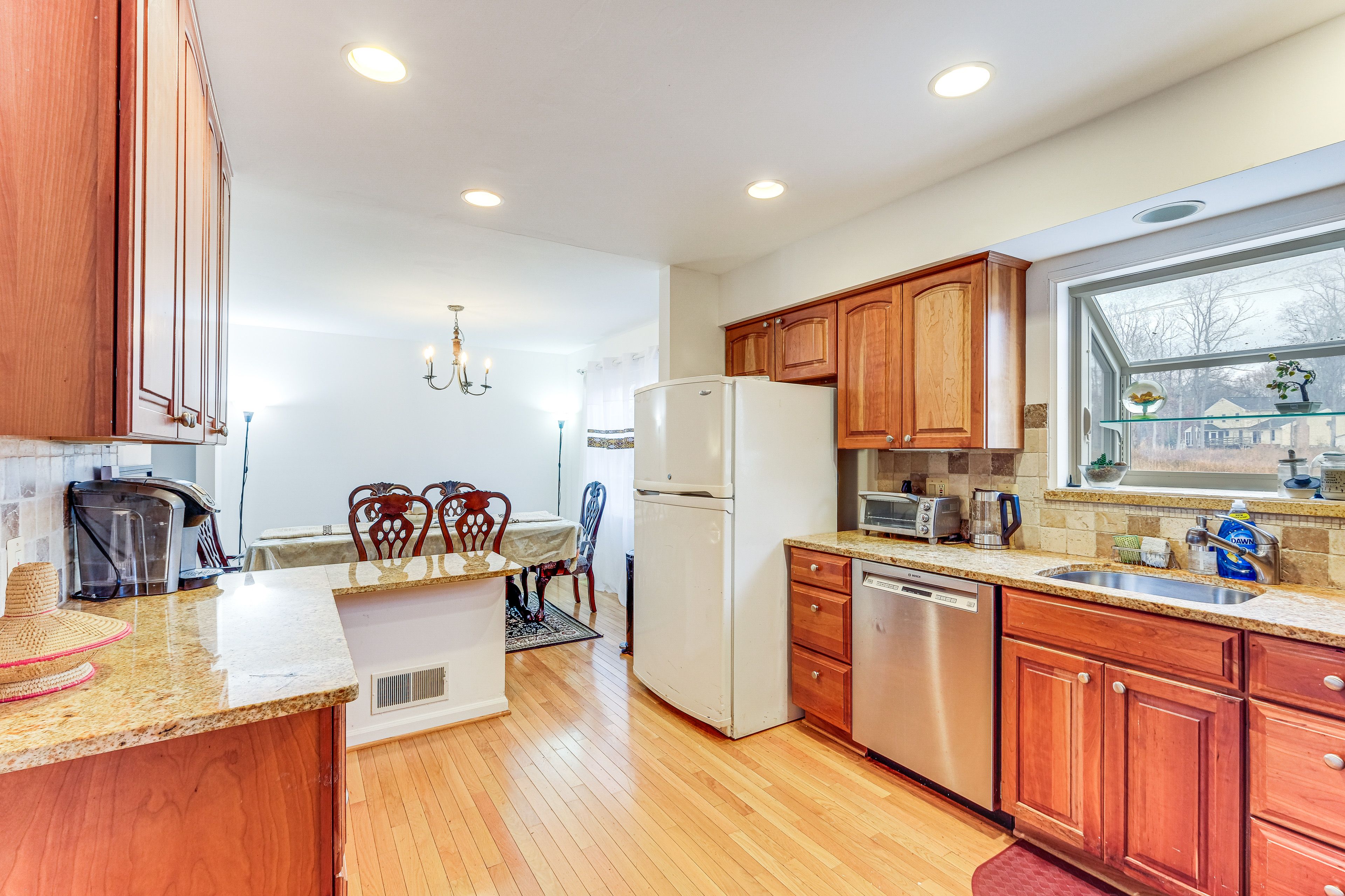 Kitchen | 1st Floor | Cooking Basics | Stove/Oven | Keurig Coffee Maker
