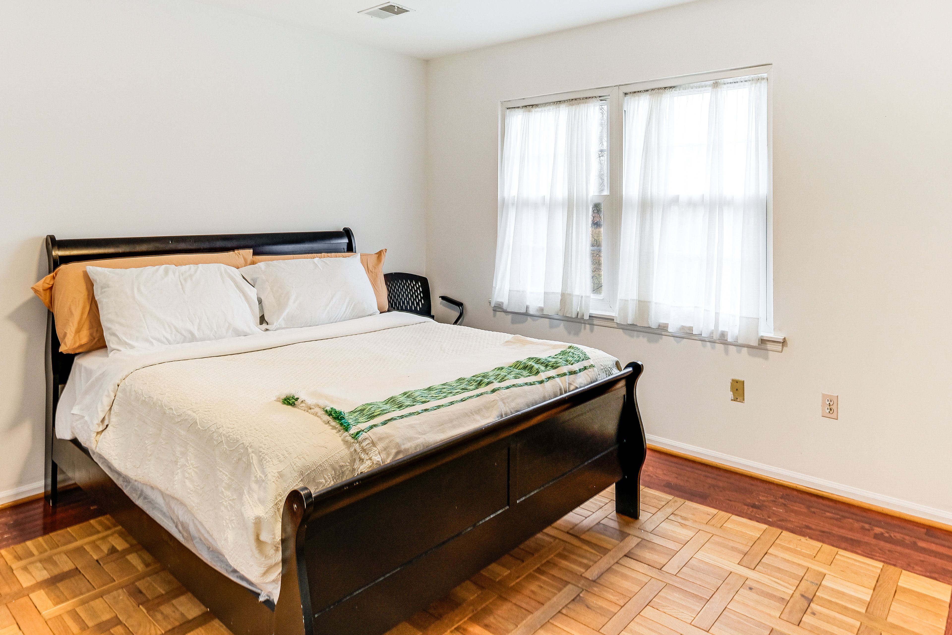 Bedroom 2 | 2nd Floor | Queen Bed