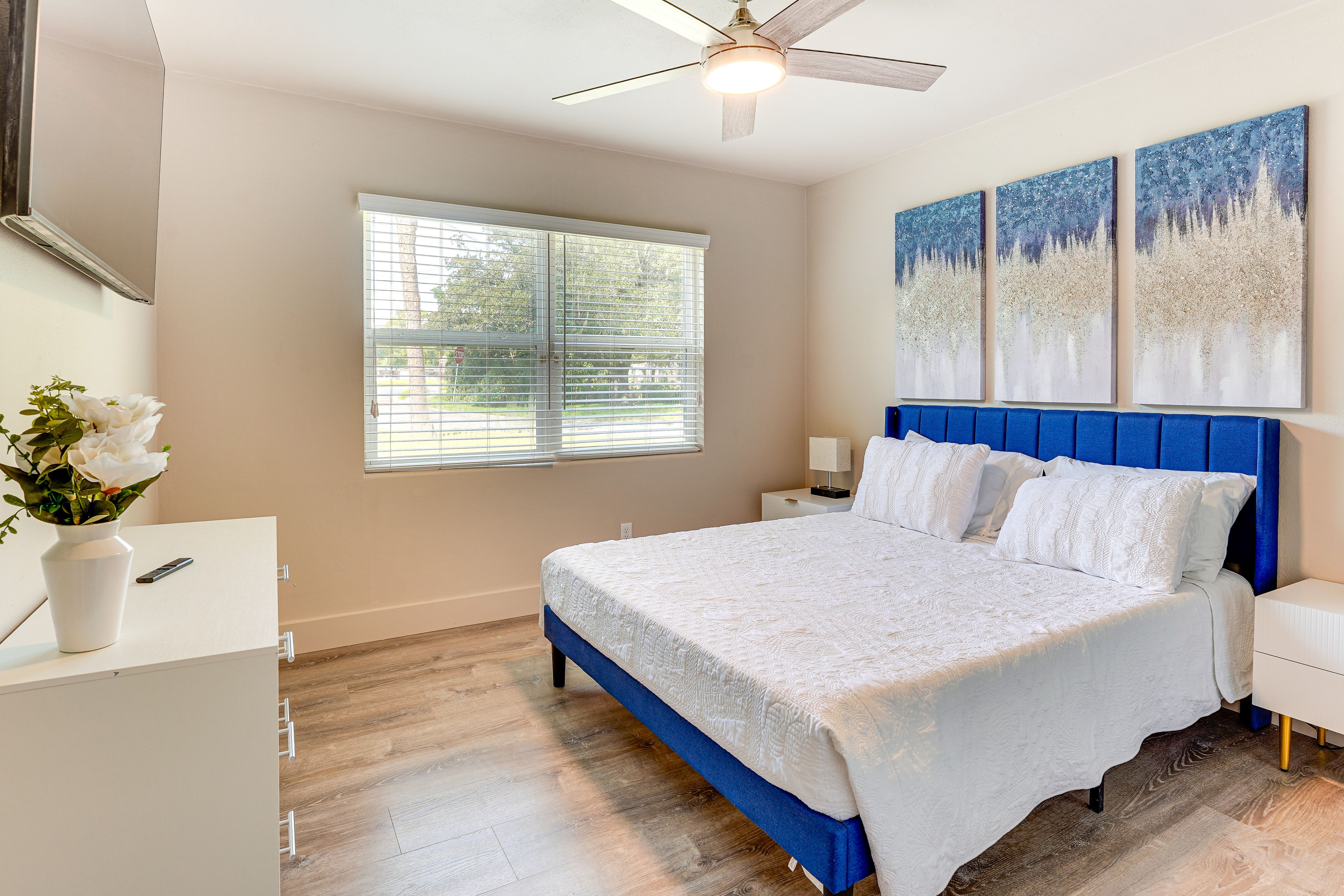 Bedroom 2 | King Bed